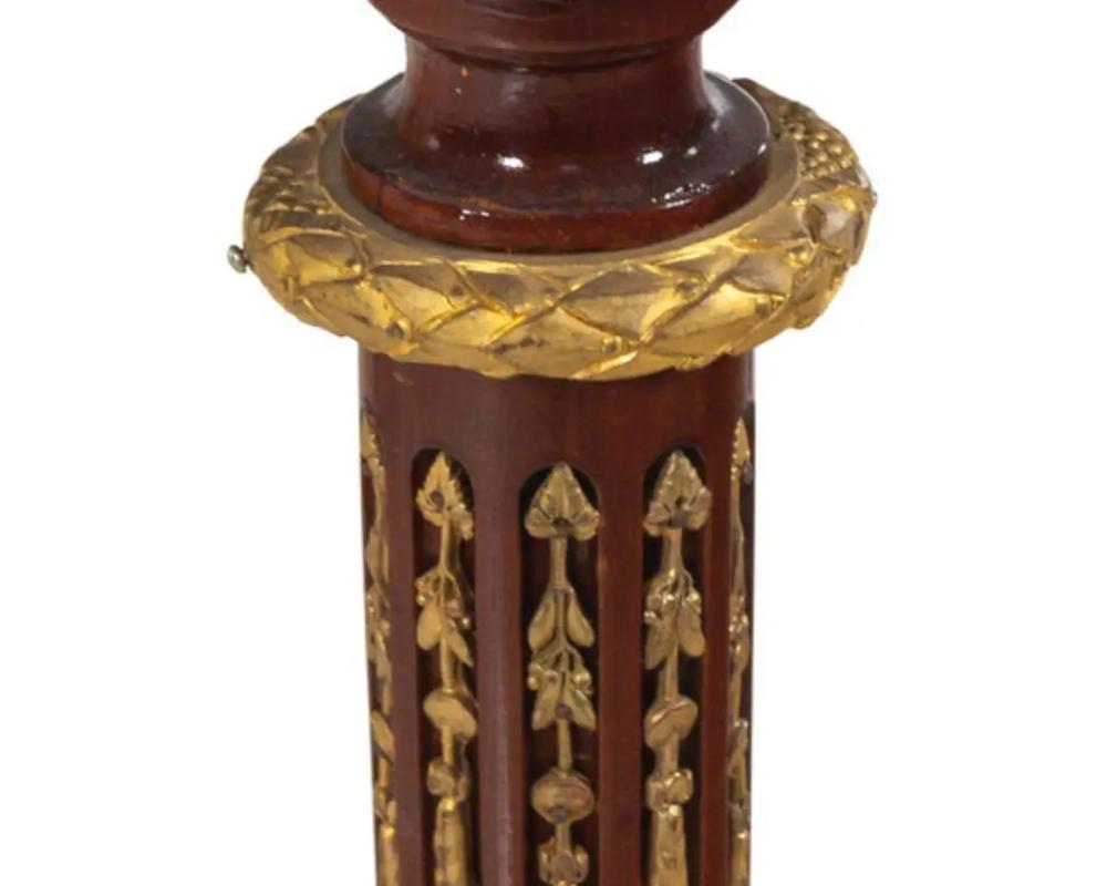 Mesa Vitrina Francesa de Caoba Montada en Ormolu de Estilo Luis XVI, C. 1880 Francés en venta