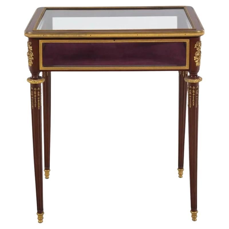 Table de Vitrine française de style Louis XVI en acajou monté en bronze doré, vers 1880