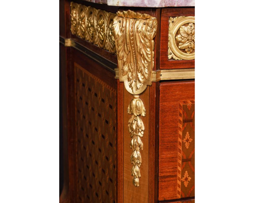 Commode francese in stile Luigi XVI con intarsio e parquette montata su ormolu in vendita 5
