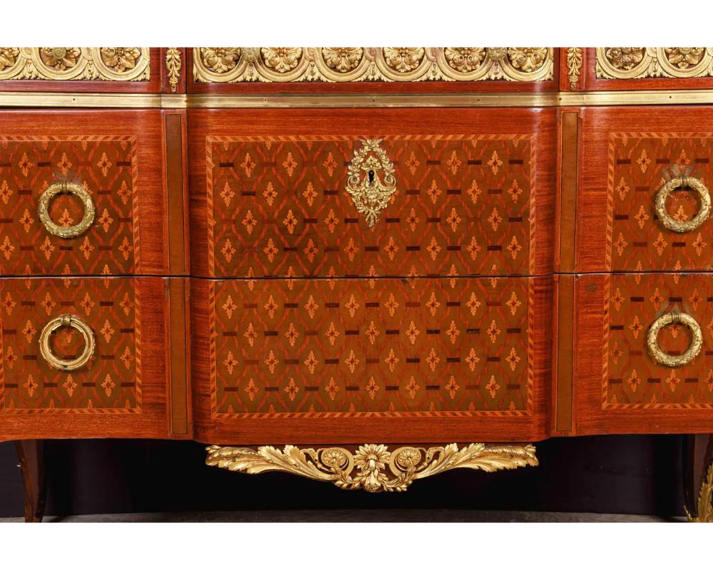 Napoleone III Commode francese in stile Luigi XVI con intarsio e parquette montata su ormolu in vendita