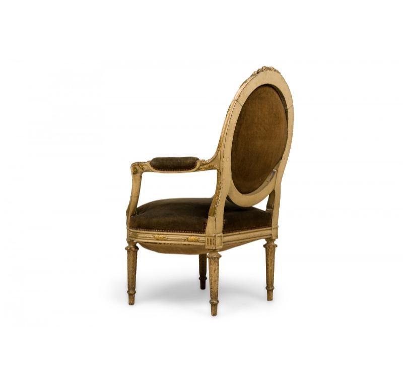French Louis XVI Style Oval Back Carved Wood Green Velvet Upholstered Armchair In Good Condition For Sale In Queens, NY