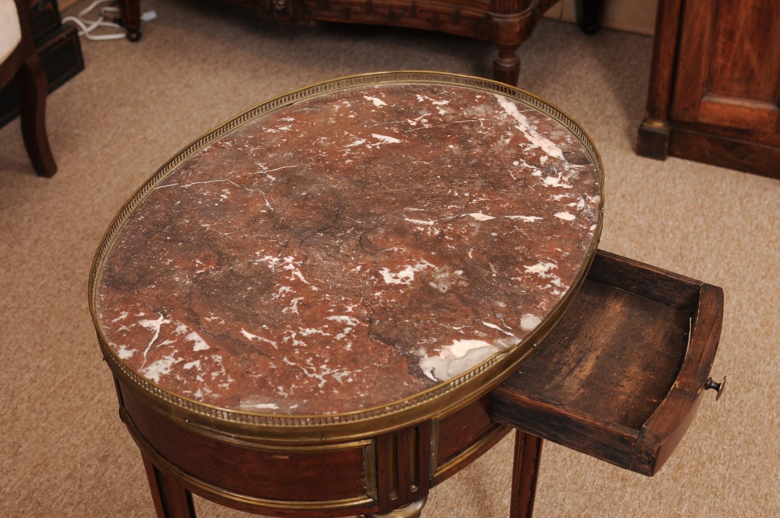 Französischer ovaler Mahagoni-Tisch im Louis-XVI-Stil mit 