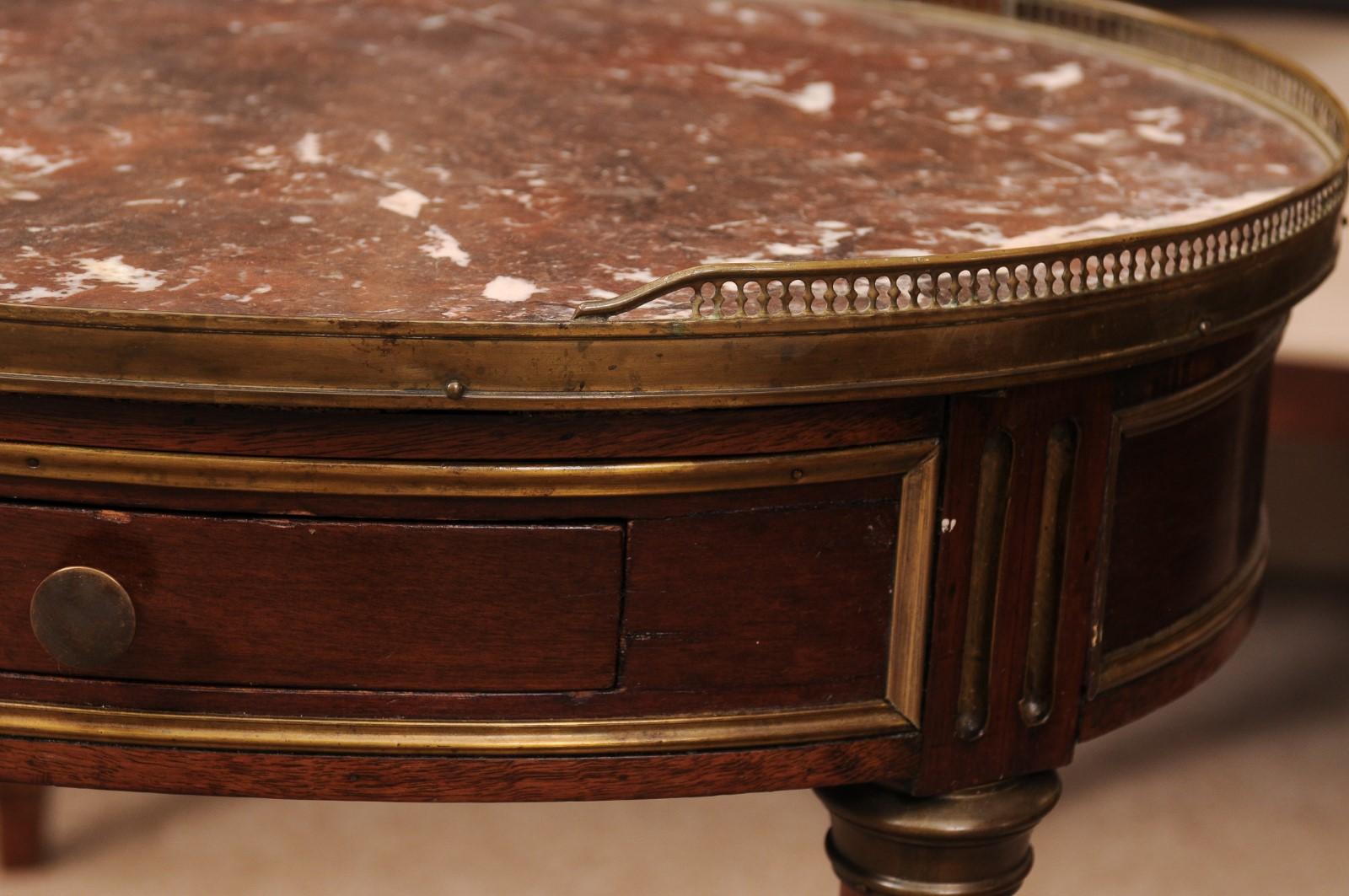 Französischer ovaler Mahagoni-Tisch im Louis-XVI-Stil mit 