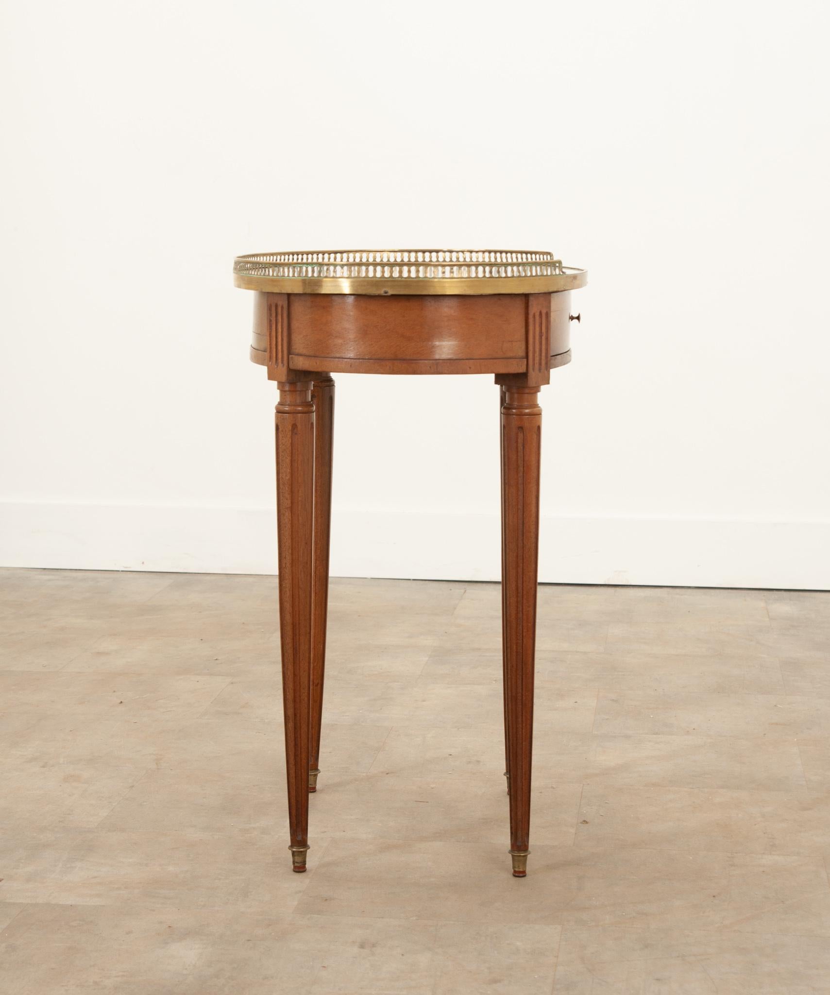 Ovaler Tisch im französischen Louis-XVI.-Stil (19. Jahrhundert) im Angebot