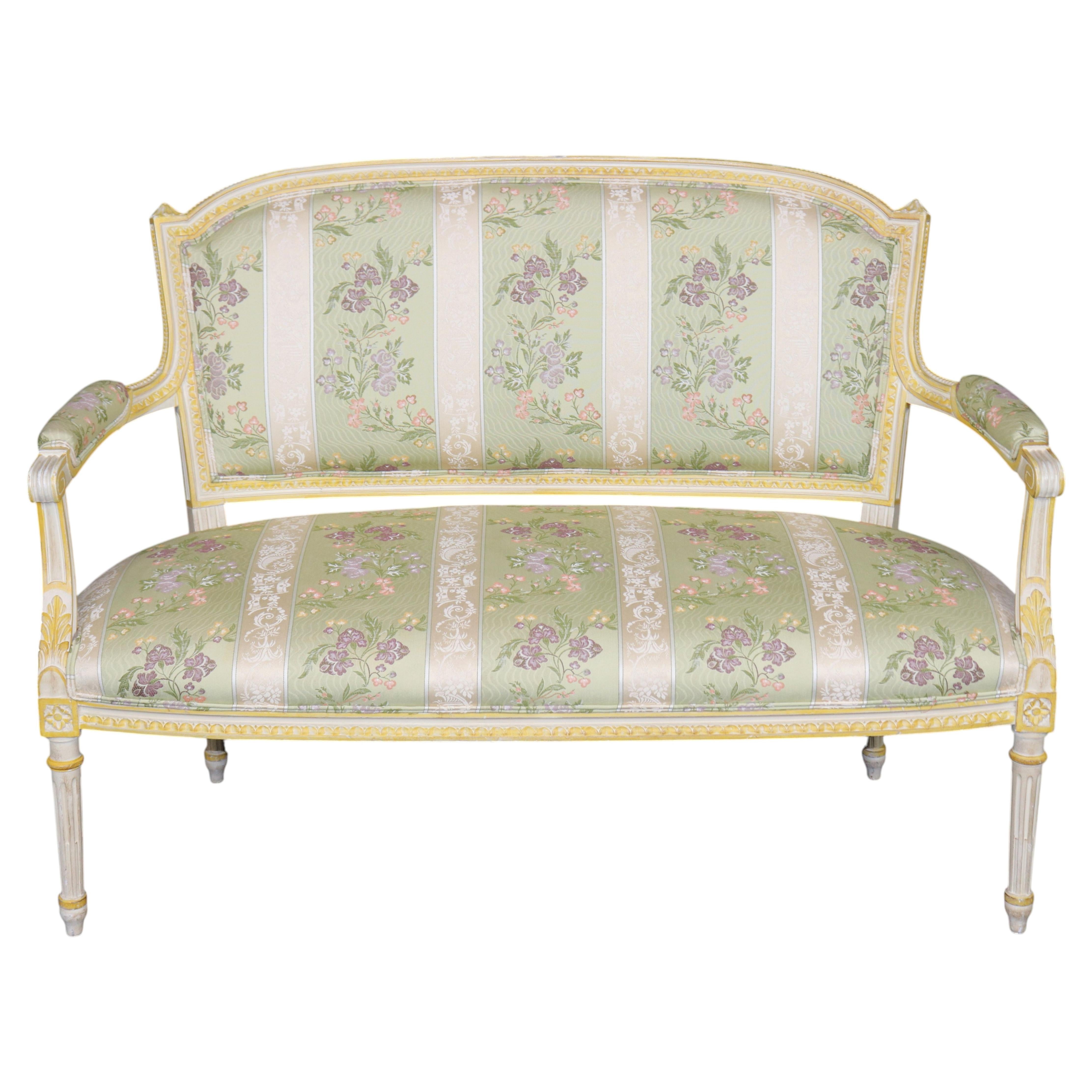 Canapé de style Louis XVI français, décoré à la peinture