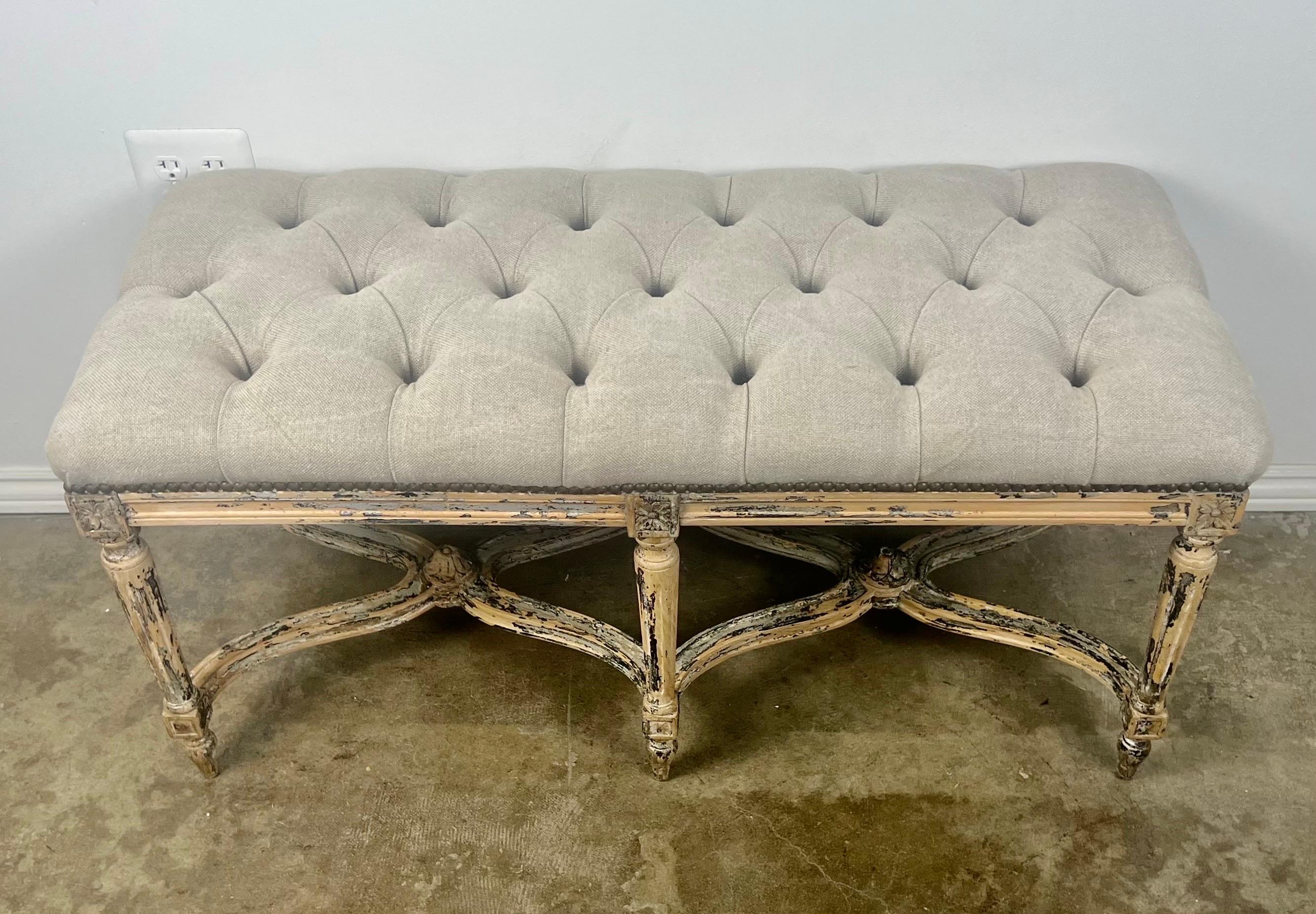 French Louis XVI Style Painted Bench w/ Belgium Linen In Distressed Condition For Sale In Los Angeles, CA