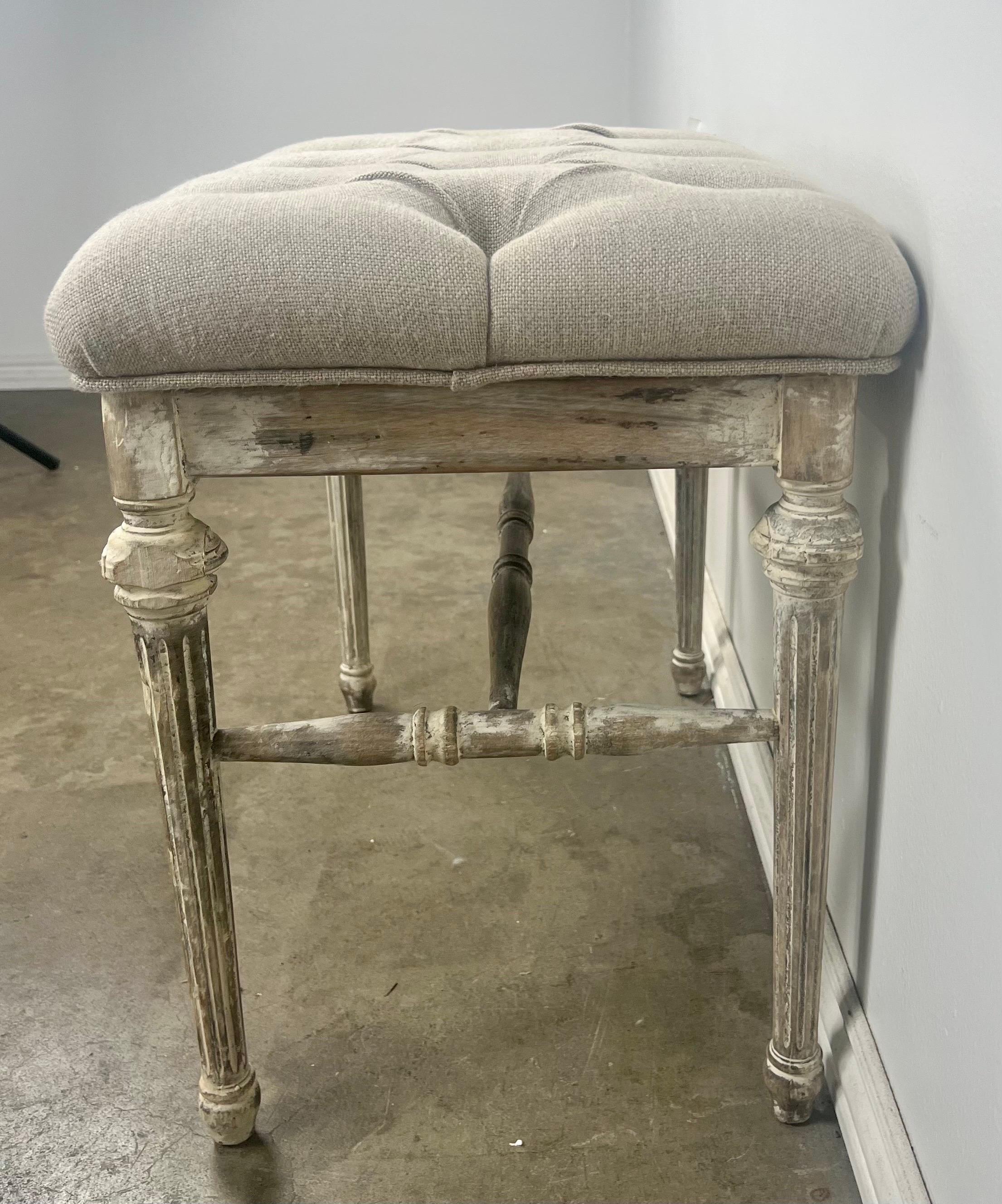 French Louis XVI Style Painted Bench w/ Belgium Linen In Distressed Condition For Sale In Los Angeles, CA