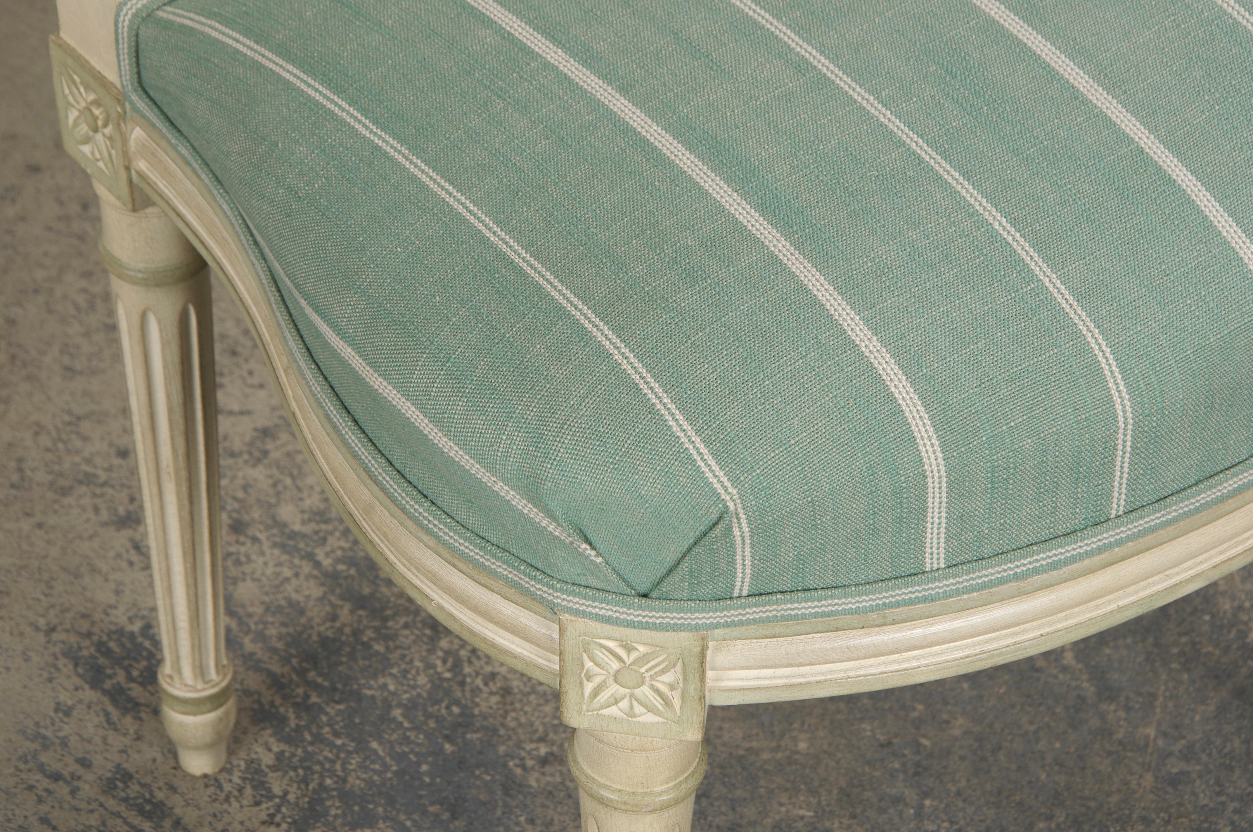 Chaises de salle à manger françaises de style Louis XVI à dossier canné peint avec lin menthe - Lot de 6 en vente 3