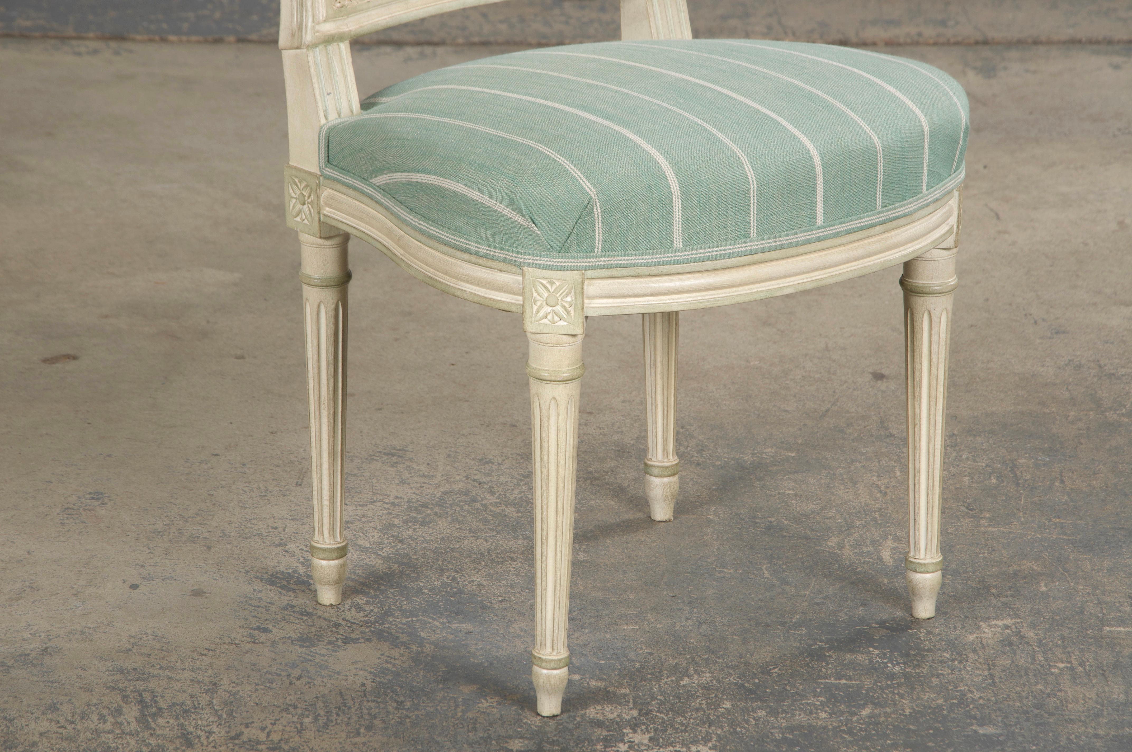 Chaises de salle à manger françaises de style Louis XVI à dossier canné peint avec lin menthe - Lot de 6 en vente 4