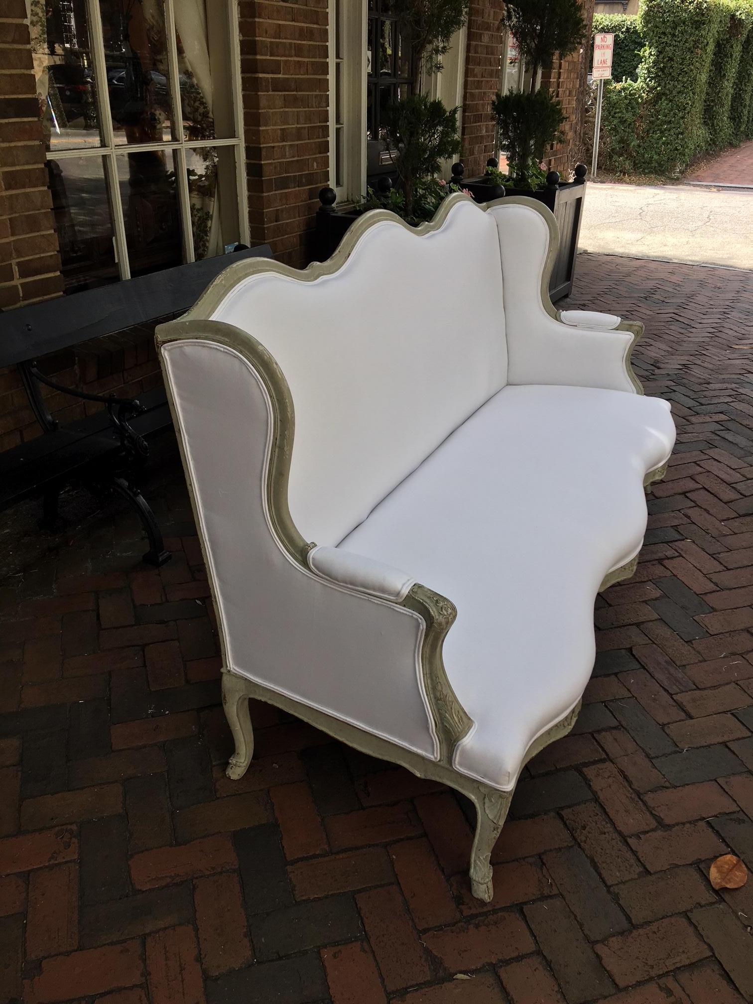 French Louis XVI Style Painted Settee or Sofa with Carving Detail, 19th Century In Good Condition For Sale In Savannah, GA