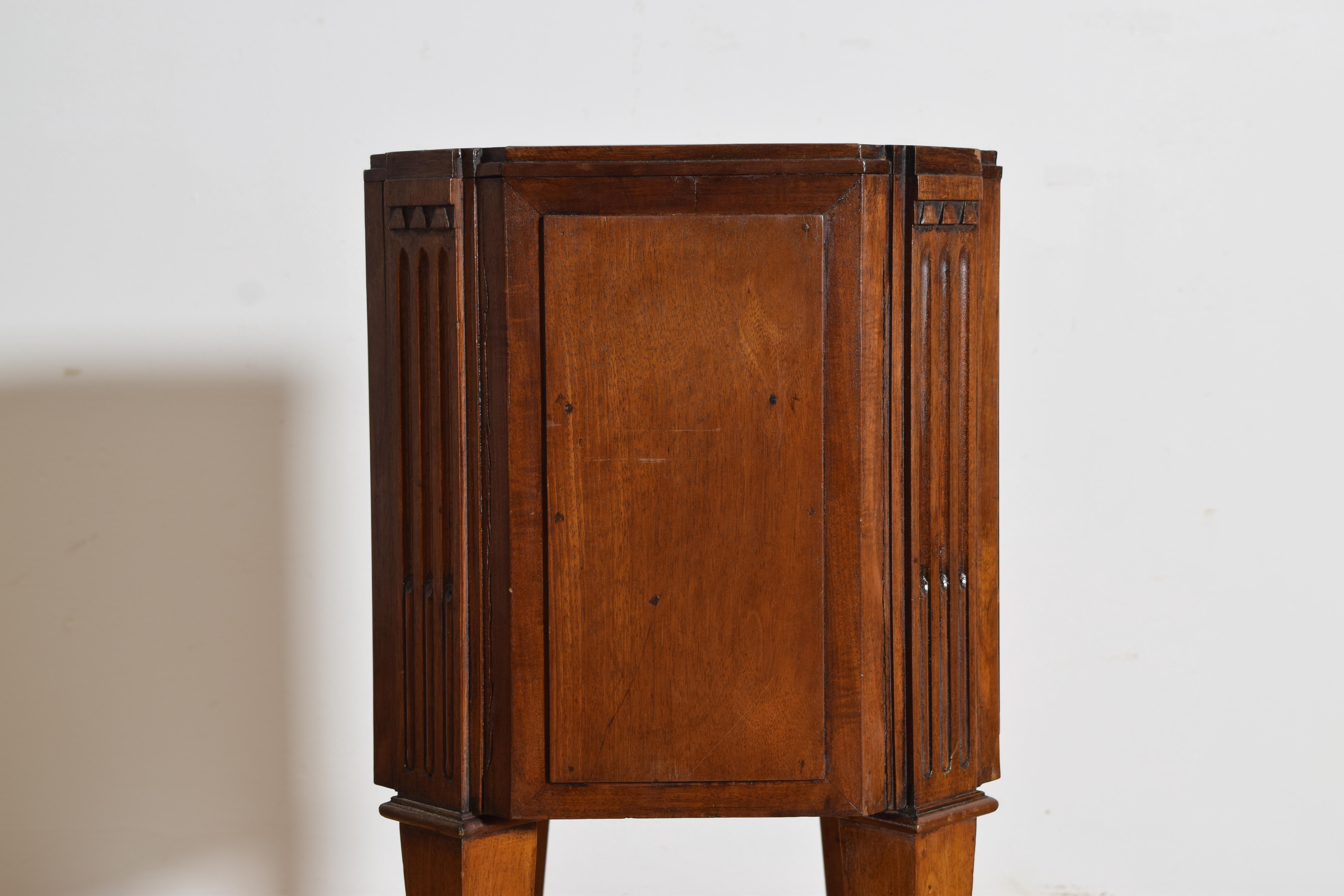 French Louis XVI Style Pair of Walnut Octagonal Planters, 2nd Half 19th Century 2