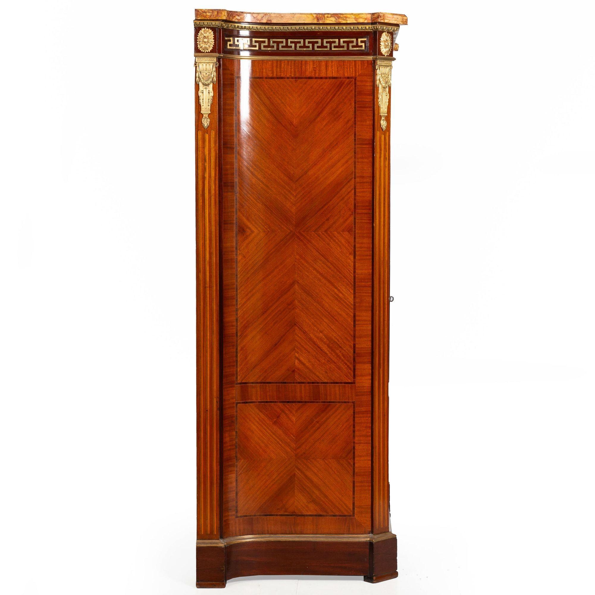 Incrusté Armoire d'antiquités de style Louis XVI en parqueterie et bronze, vers 1880 en vente