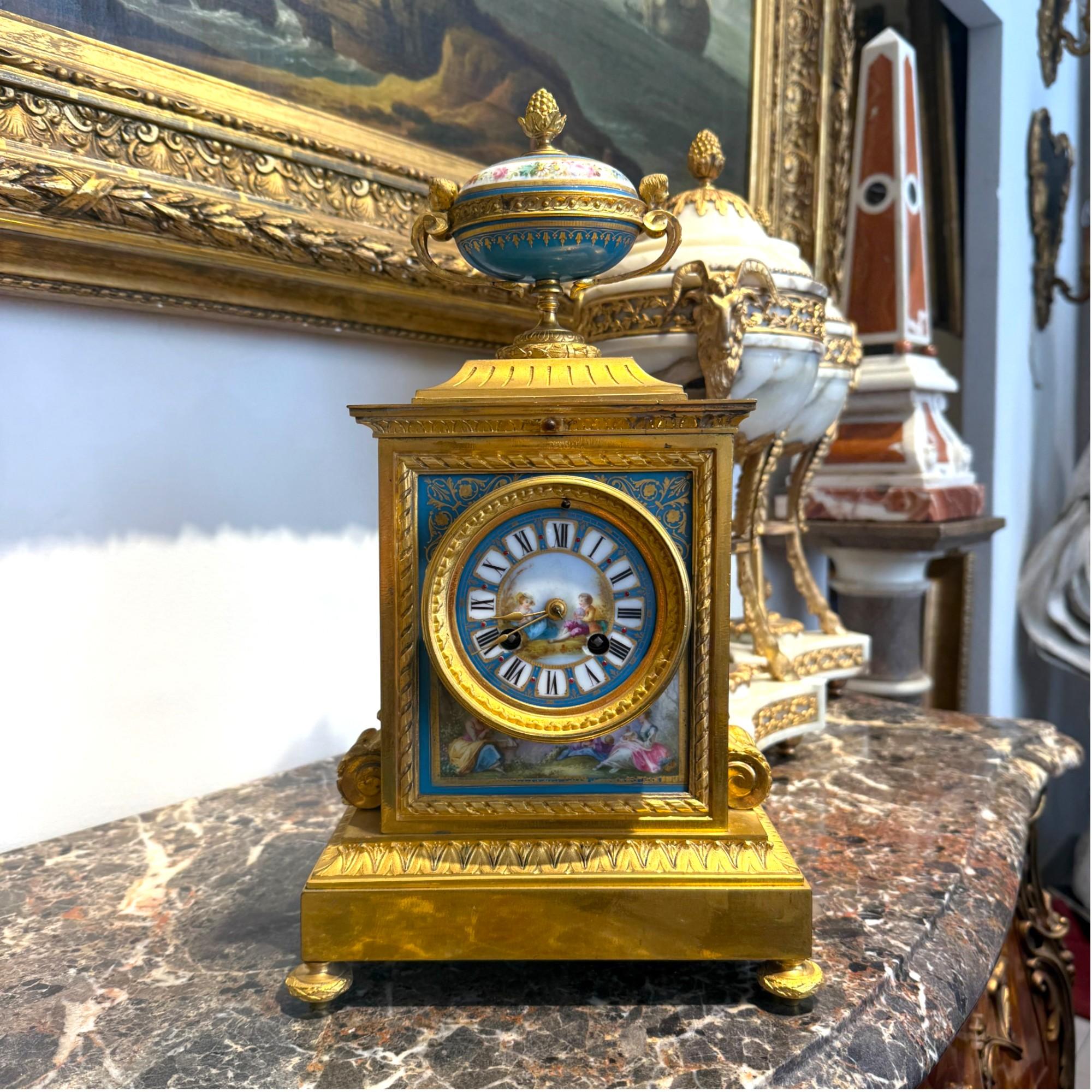 Orologio da camino francese in porcellana e bronzo dorato in stile Luigi XVI, XIX secolo in vendita 9