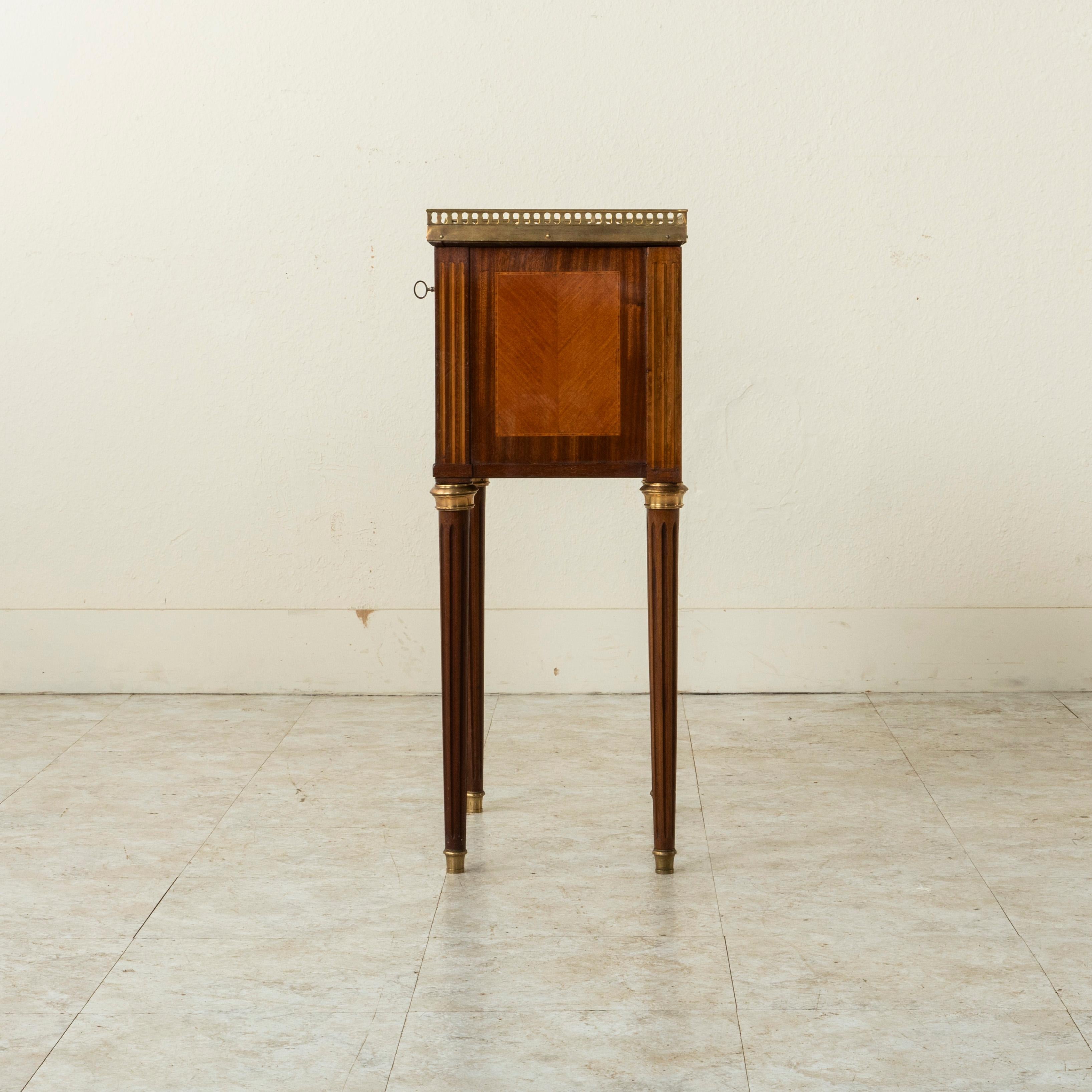 Early 20th Century French Louis XVI Style Rosewood Marquetry Side Table, End Table with Marble Top
