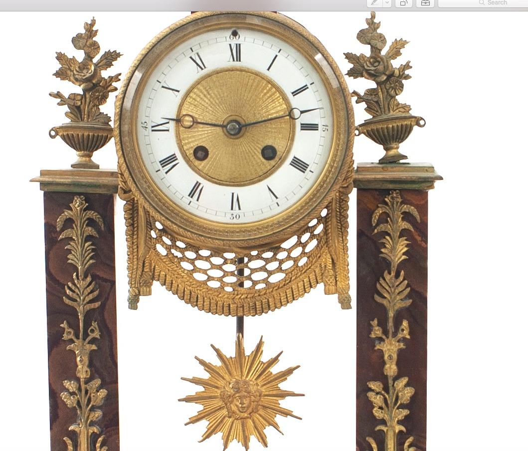 3-teiliges französisches Louis-XVI-Marmor-Uhrset (Louis XVI.) im Angebot