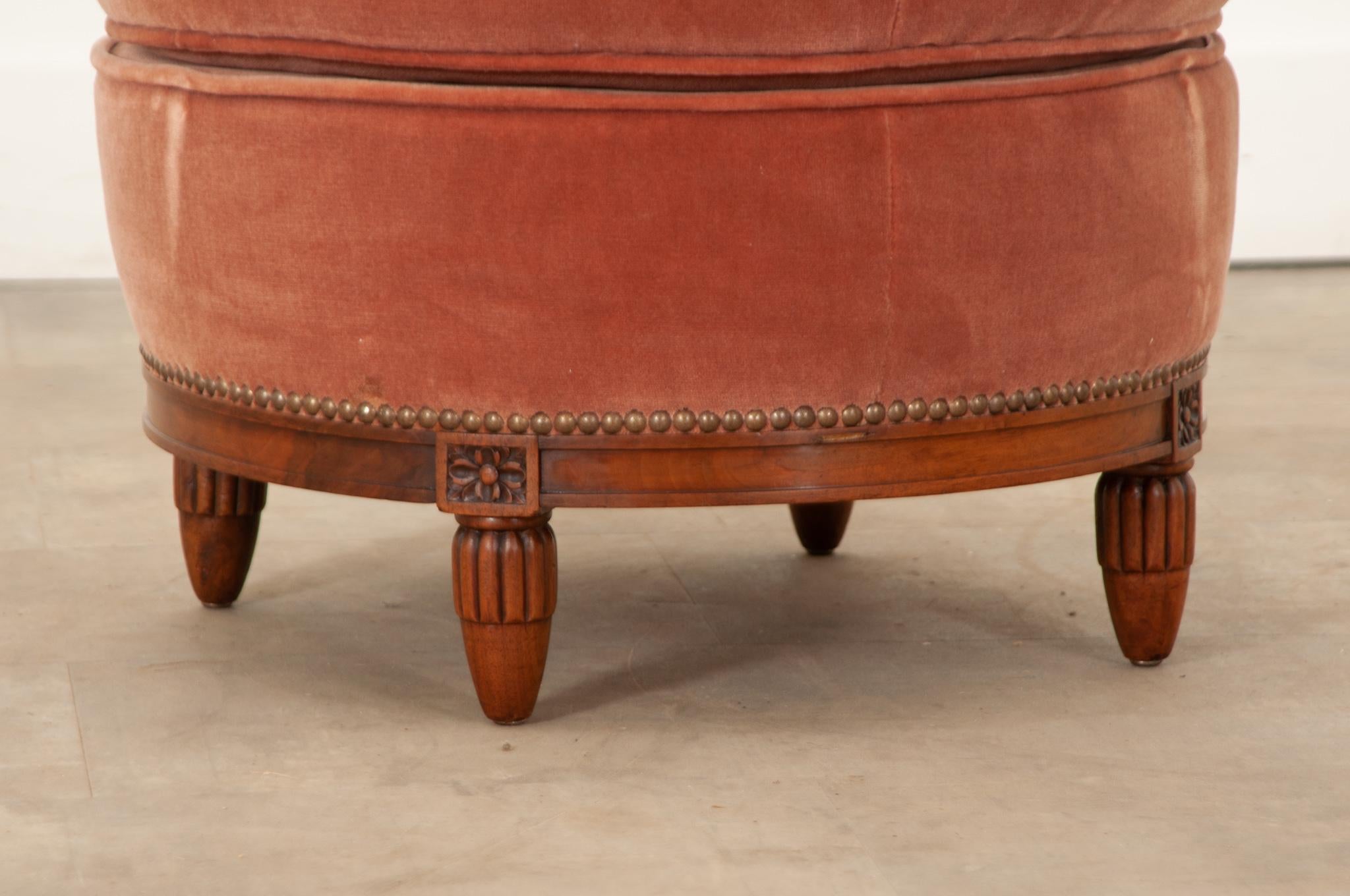 French Louis XVI Style Round Ottoman In Good Condition In Baton Rouge, LA