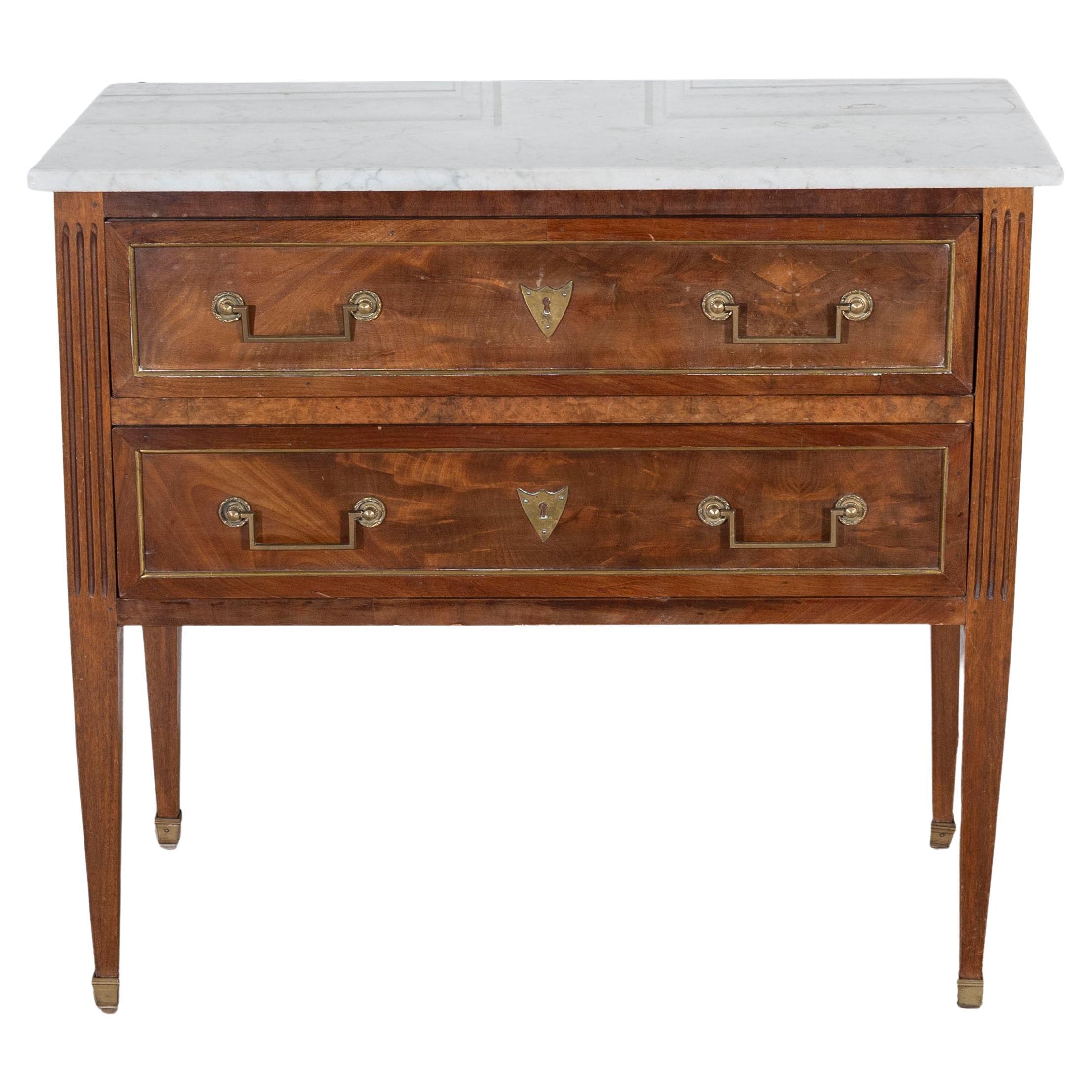 Commode sauteuse de style Louis XVI en noyer avec plateau en marbre, Circ en vente
