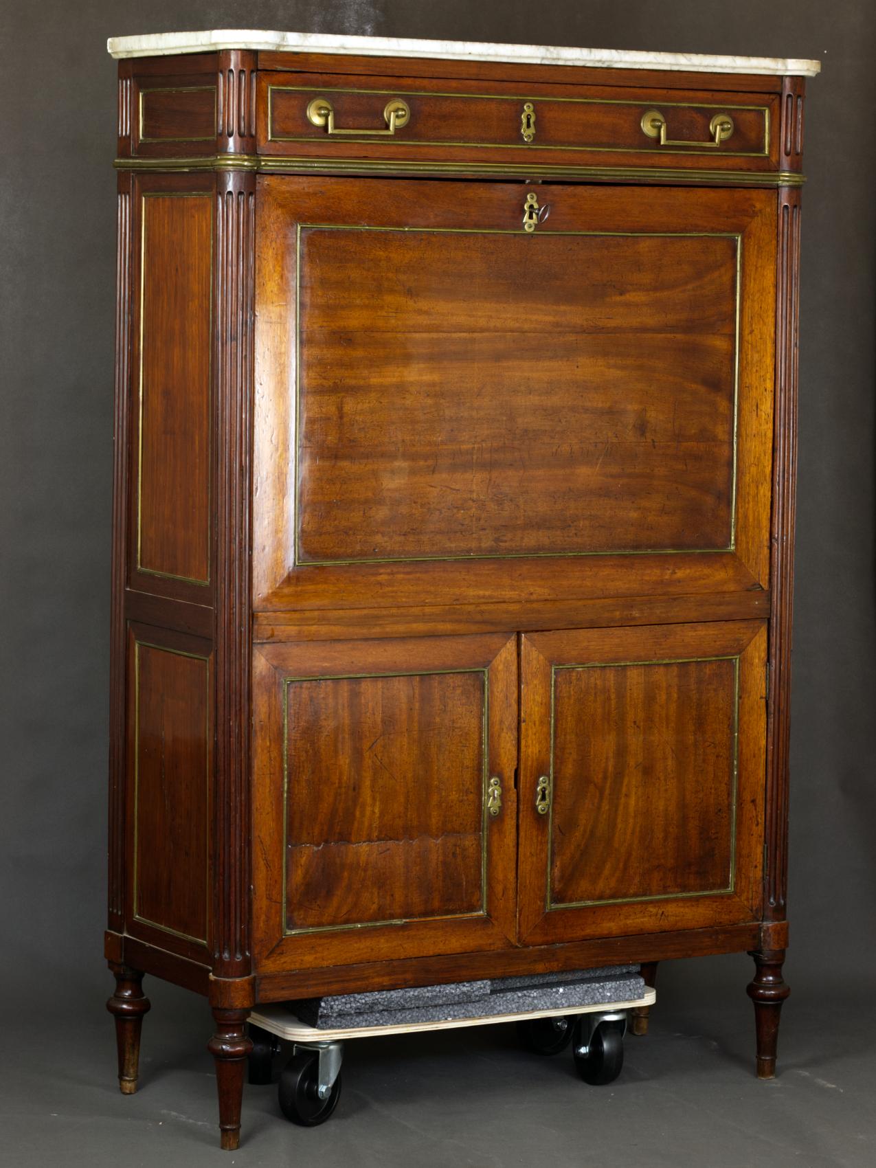French Louis XVI Secretaire Abattant / Secretary desk, circa 1800 In Good Condition For Sale In Lucenec, SK