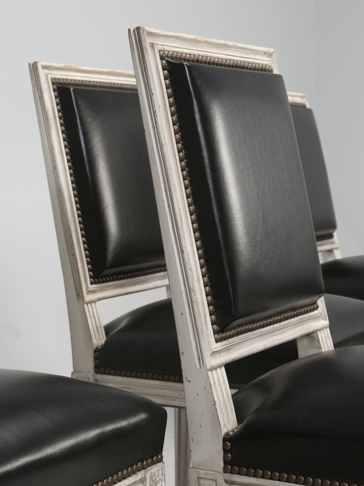 French Louis XVI Style, Set of (8) Painted Dining Chairs with Black Leather In Good Condition In Chicago, IL