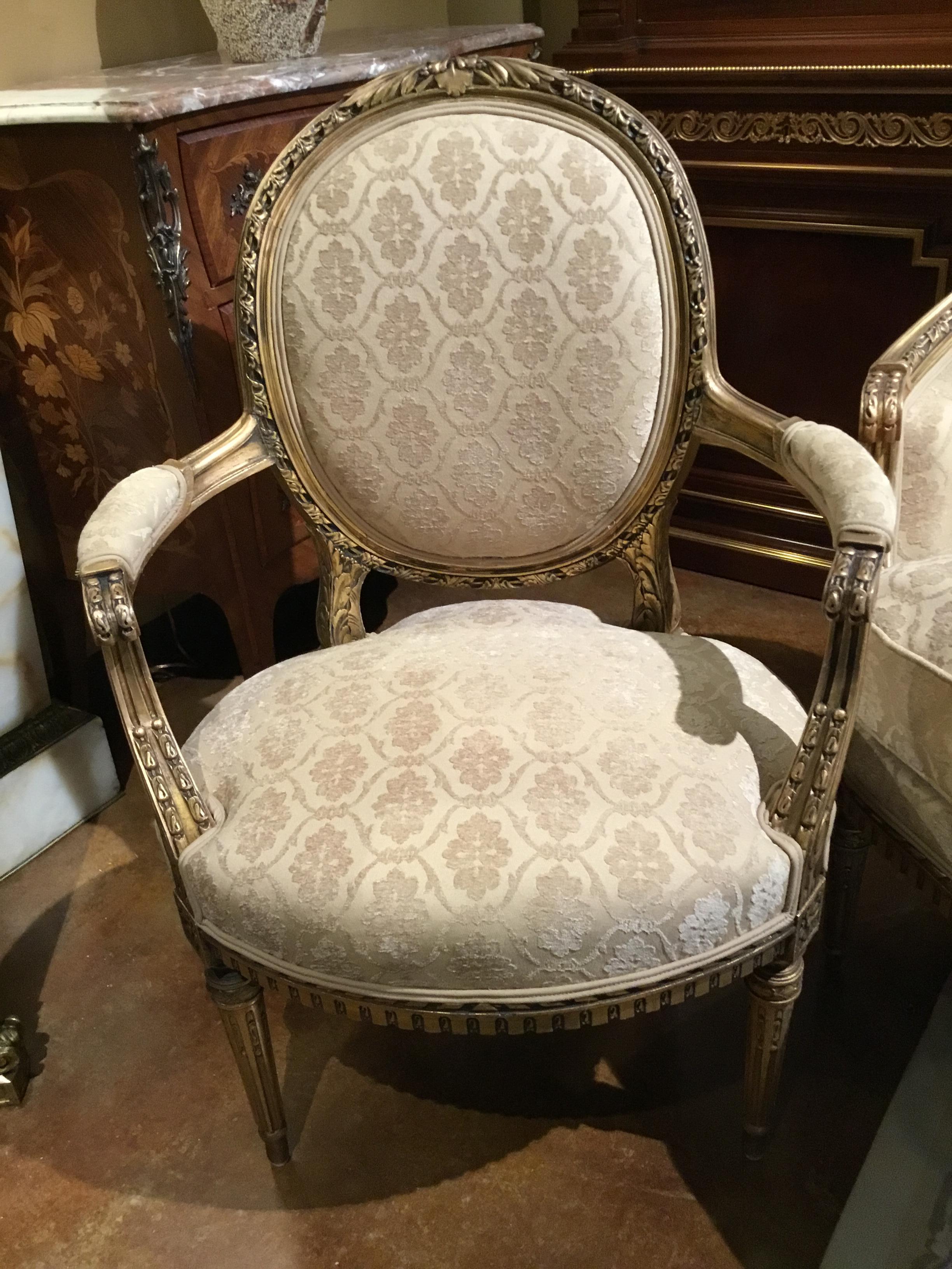 French Louis XVI Style Settee and Two Armchairs, Giltwood, Cream Hue In Good Condition For Sale In Houston, TX
