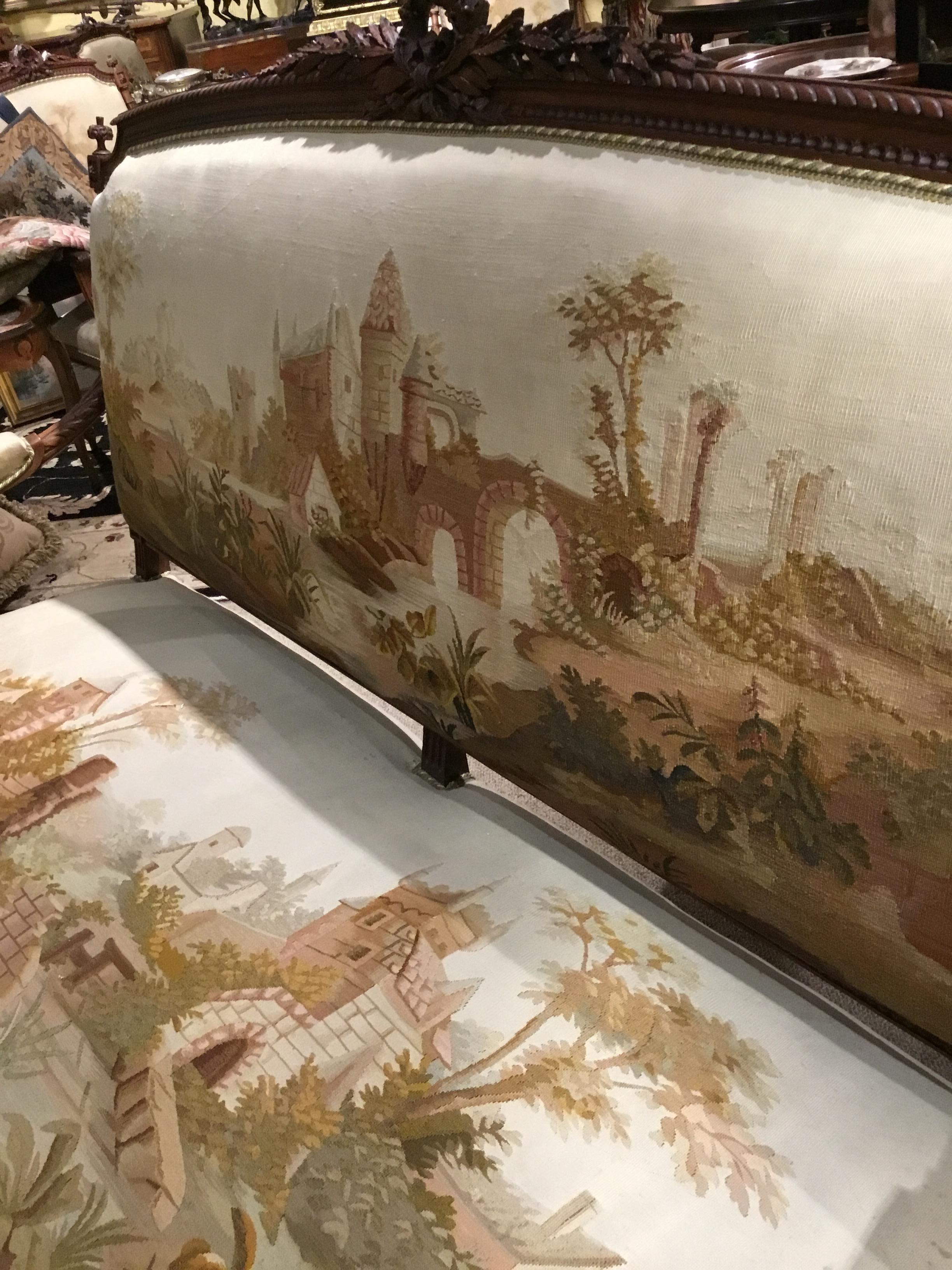 Französisch Louis XVI-Stil siebenteilige Salon-Suite:: Nussbaum 19. Jahrhundert mit Aubusson im Angebot 12