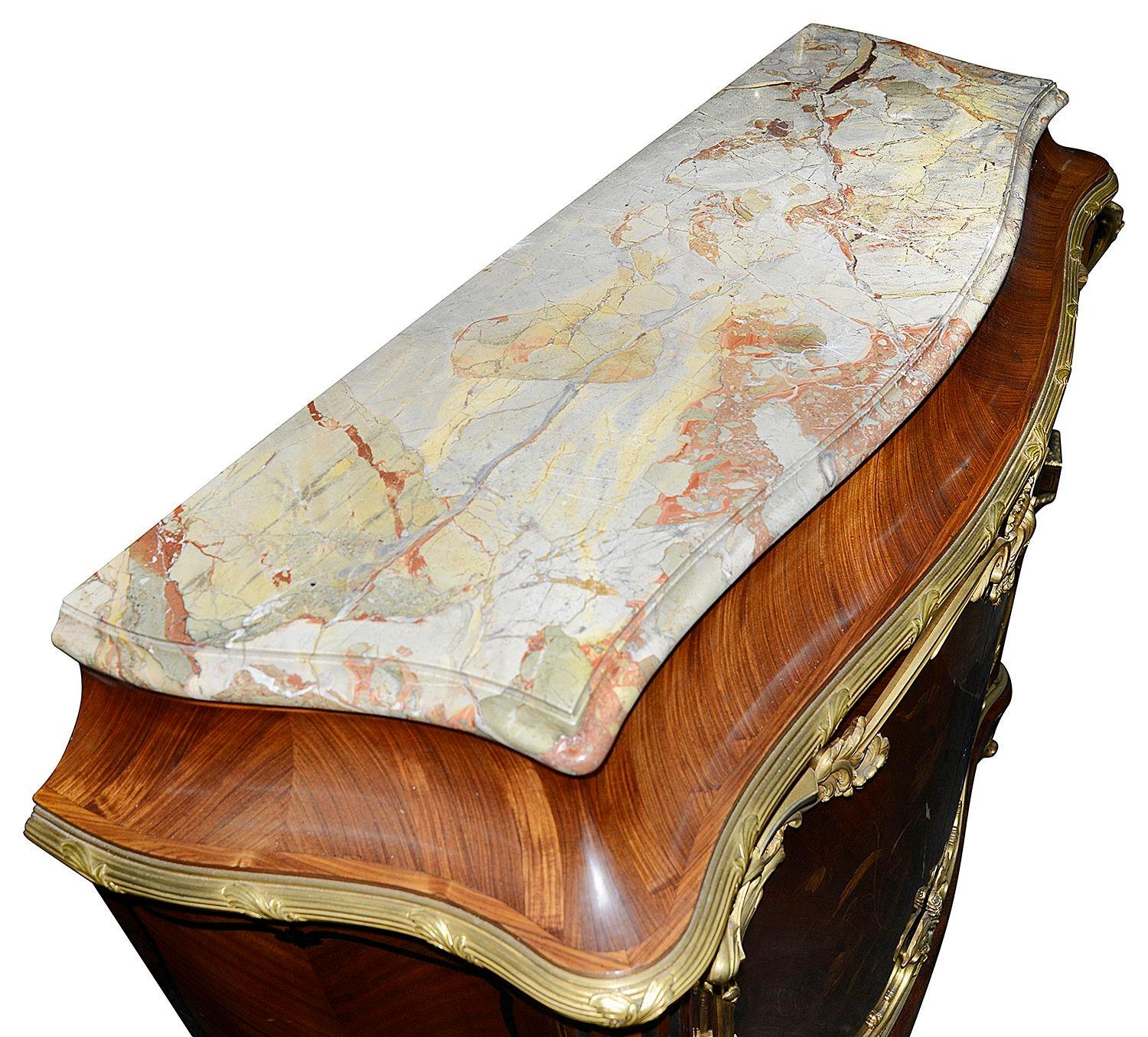 Impiallacciato Mobiletto francese in stile Louis XVI, di Paul Sormani, circa 1890 in vendita