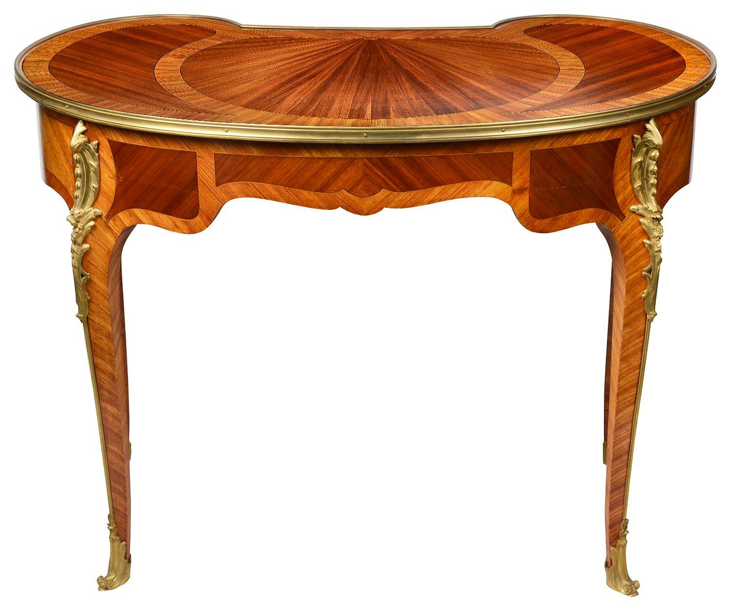 Placage Table d'appoint de style Louis XVI, vers 1890 en vente