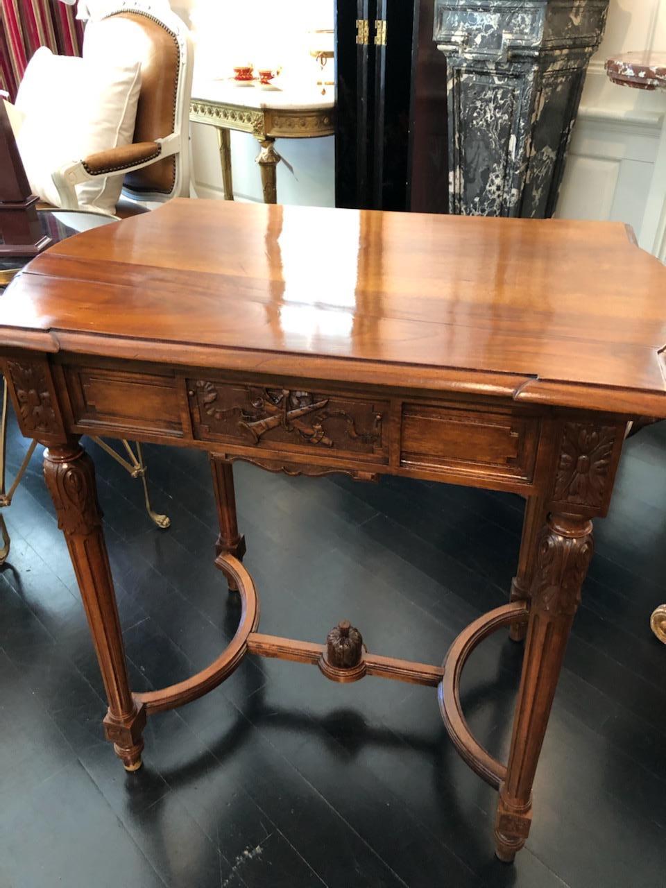 French Louis XVI style side table or writing table, Entretoise legs.
Lovely model decorated with musical instruments, scrolls, ribbons and feathers in the classical Louis XVI vernacular.