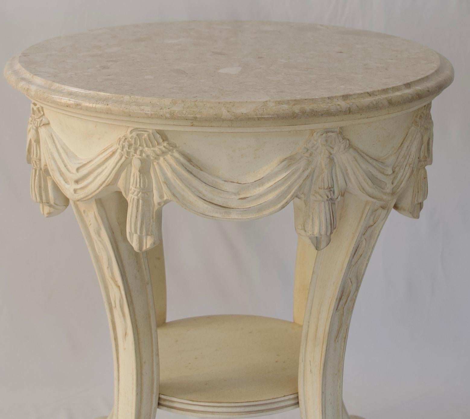 Français Table d'appoint de style Louis XVI avec plateau en marbre italien, table d'appoint Powder Room en vente