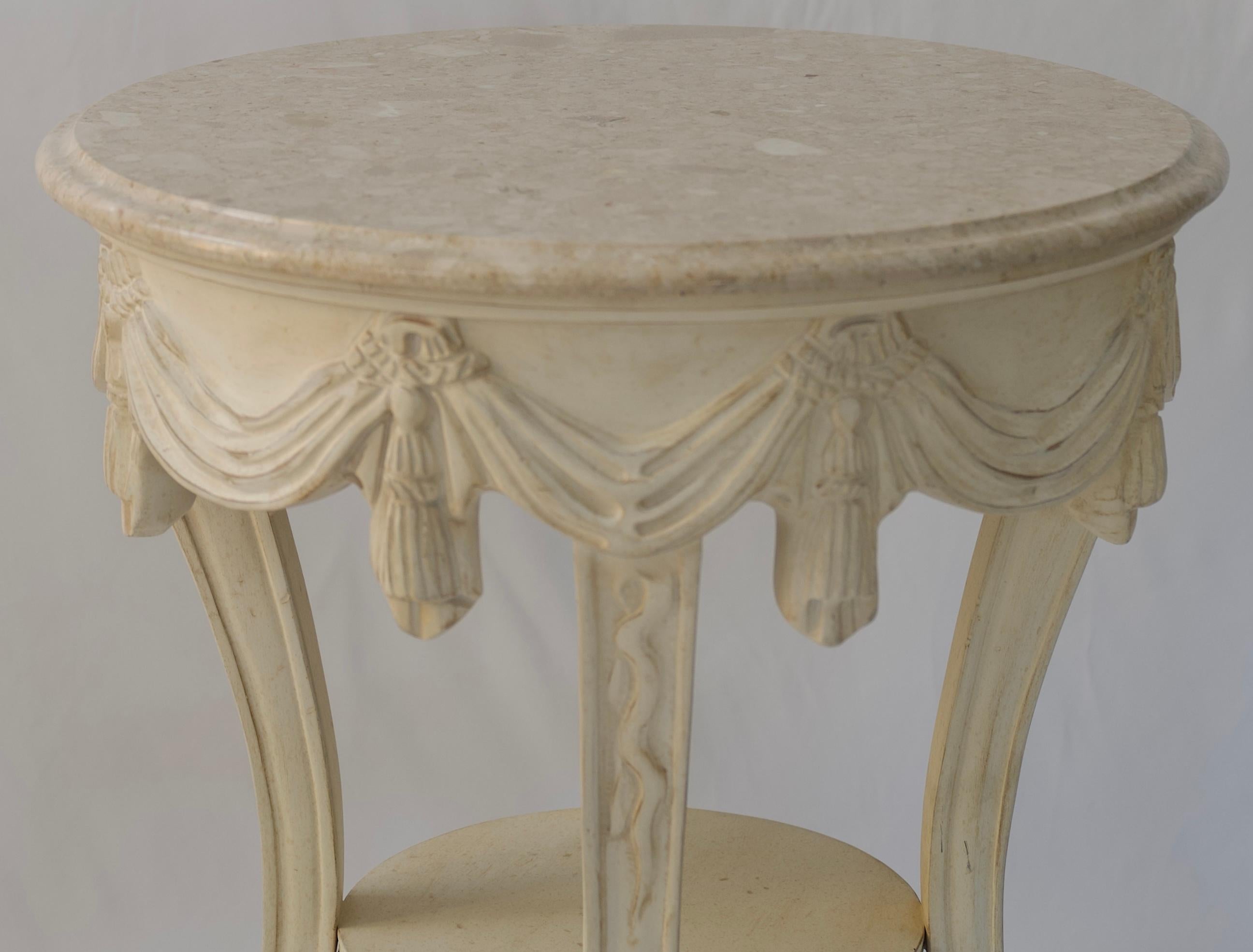 Fait main Table d'appoint de style Louis XVI avec plateau en marbre italien, table d'appoint Powder Room en vente