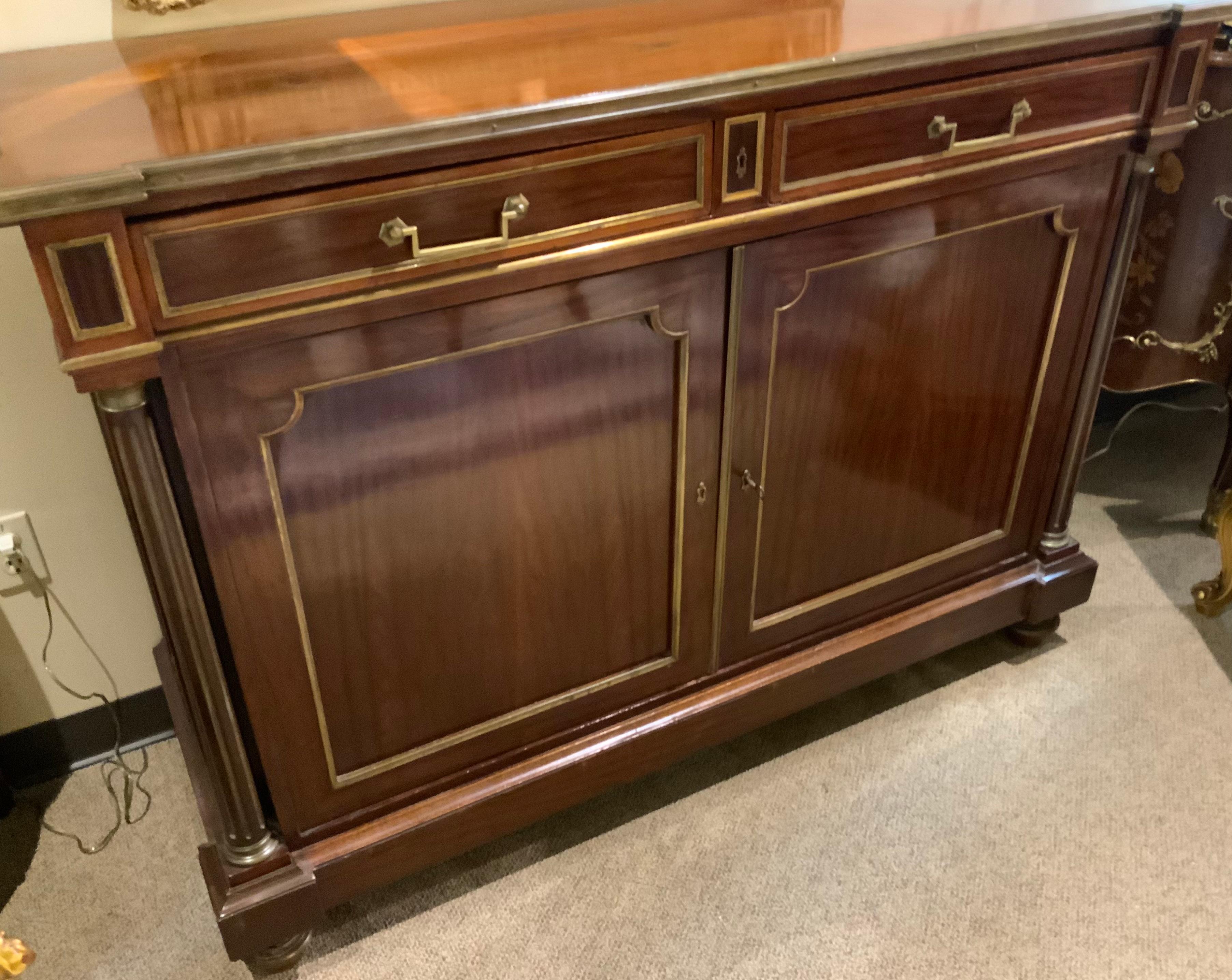 French Louis XVI style sideboard/buffet mahogany 19 th century  In Excellent Condition For Sale In Houston, TX