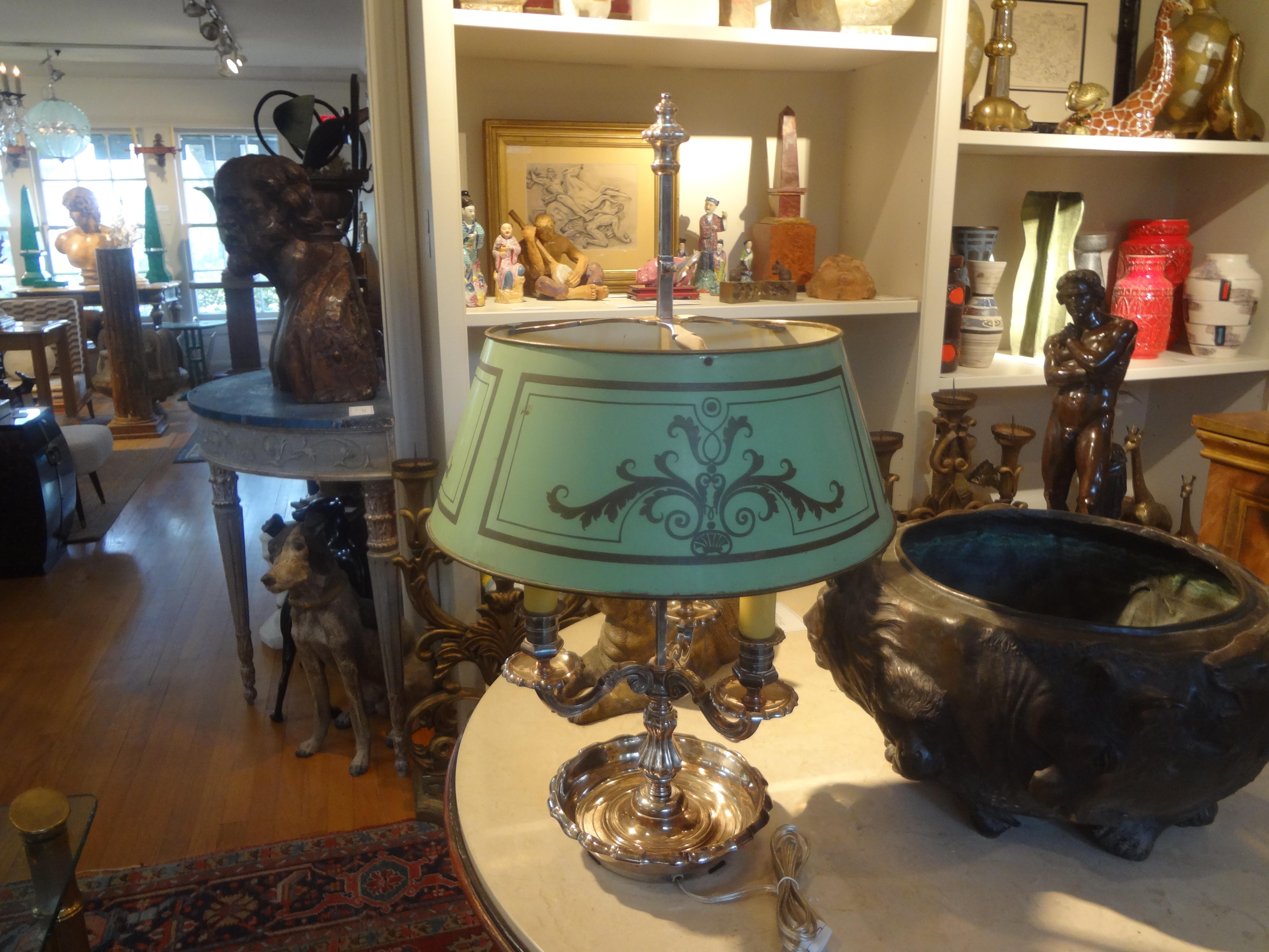 French Louis XVI Style Silver Plated Bronze Bouillotte Lamp In Good Condition For Sale In Houston, TX