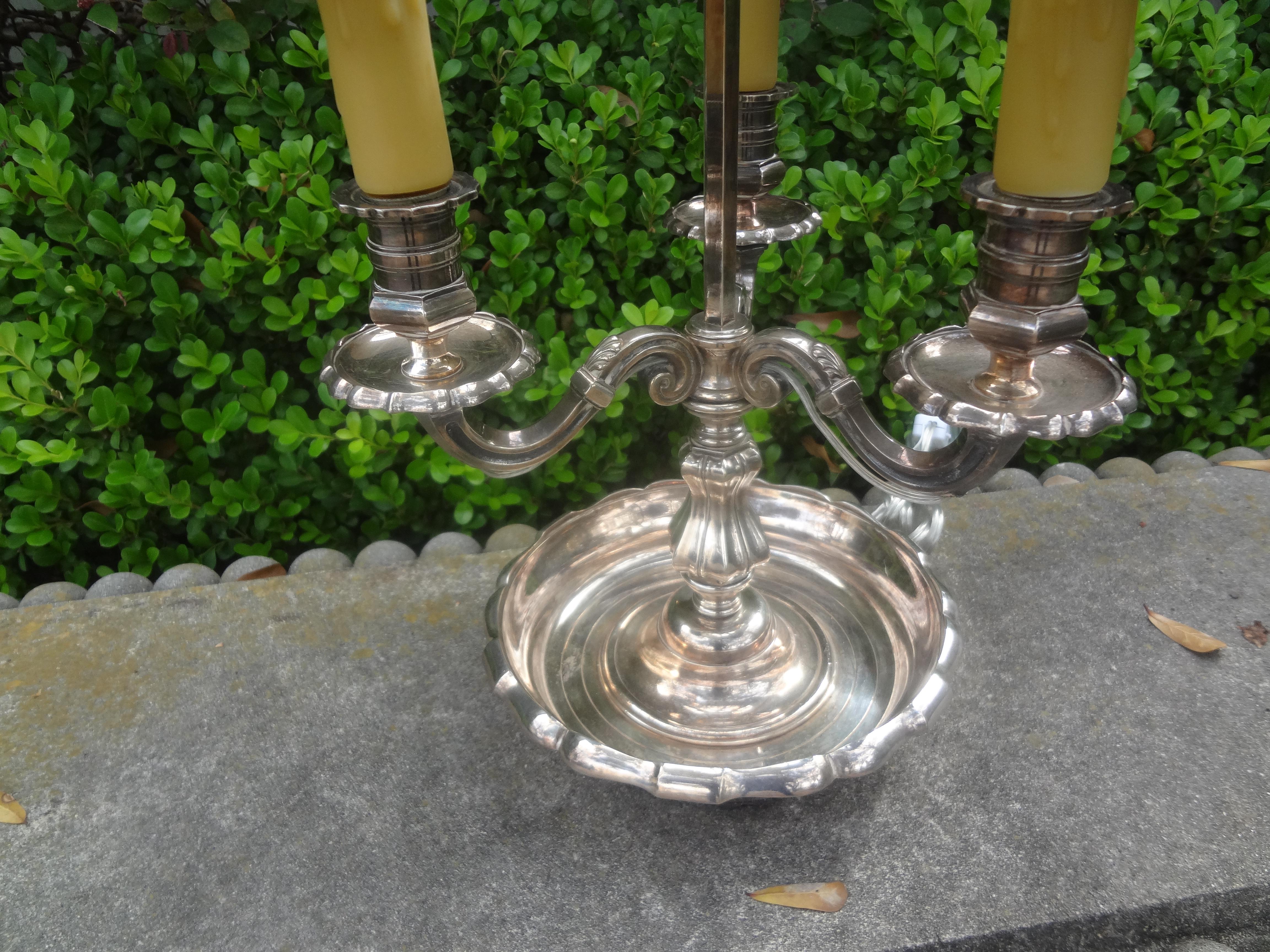 Early 20th Century French Louis XVI Style Silver Plated Bronze Bouillotte Lamp For Sale