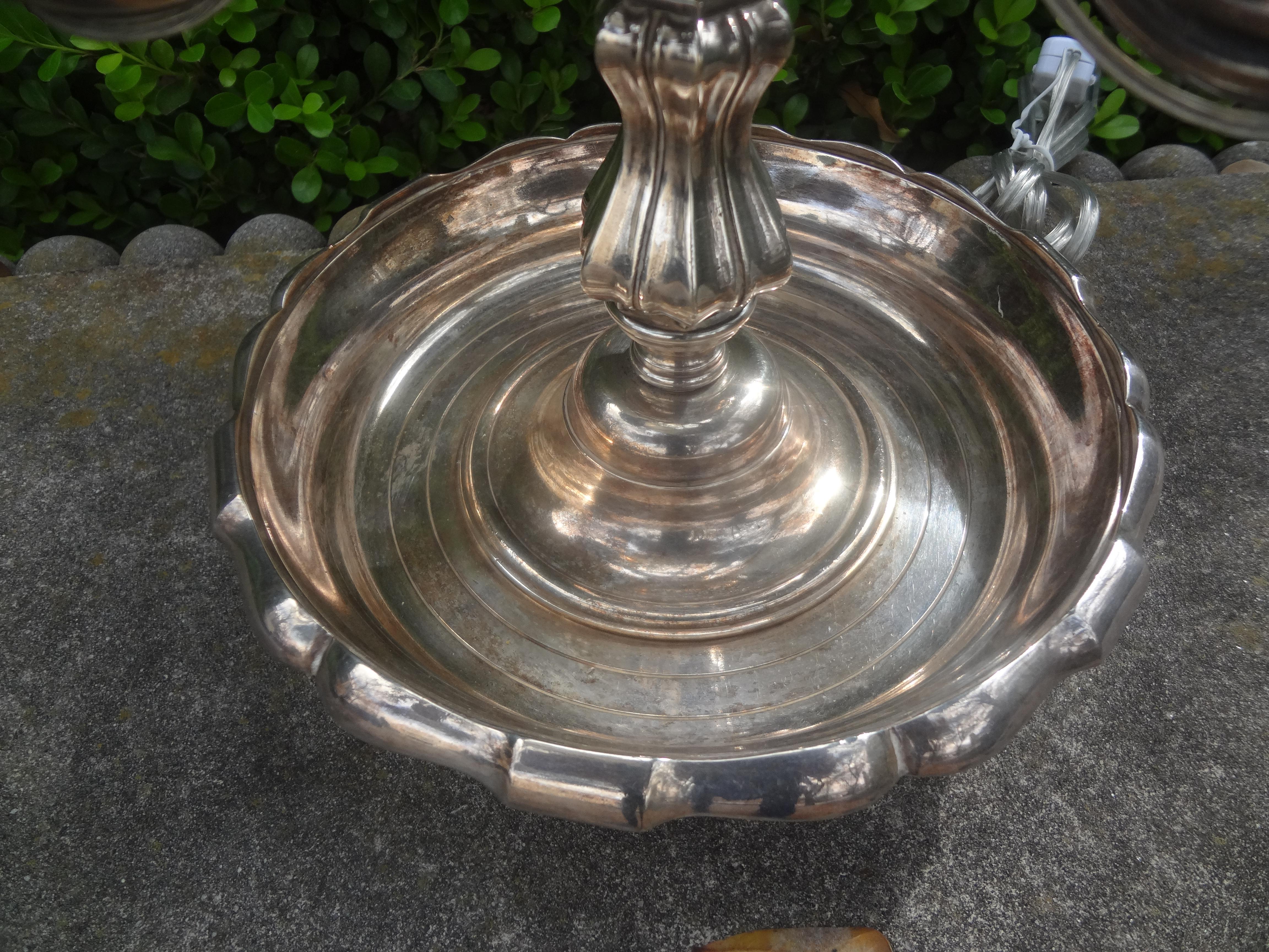 Inizio XX secolo Lampada Bouillotte francese in bronzo placcato argento in stile Luigi XVI in vendita