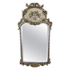 Miroir mural ou de cheminée français de style Louis XVI en argent avec motif floral Trumeau