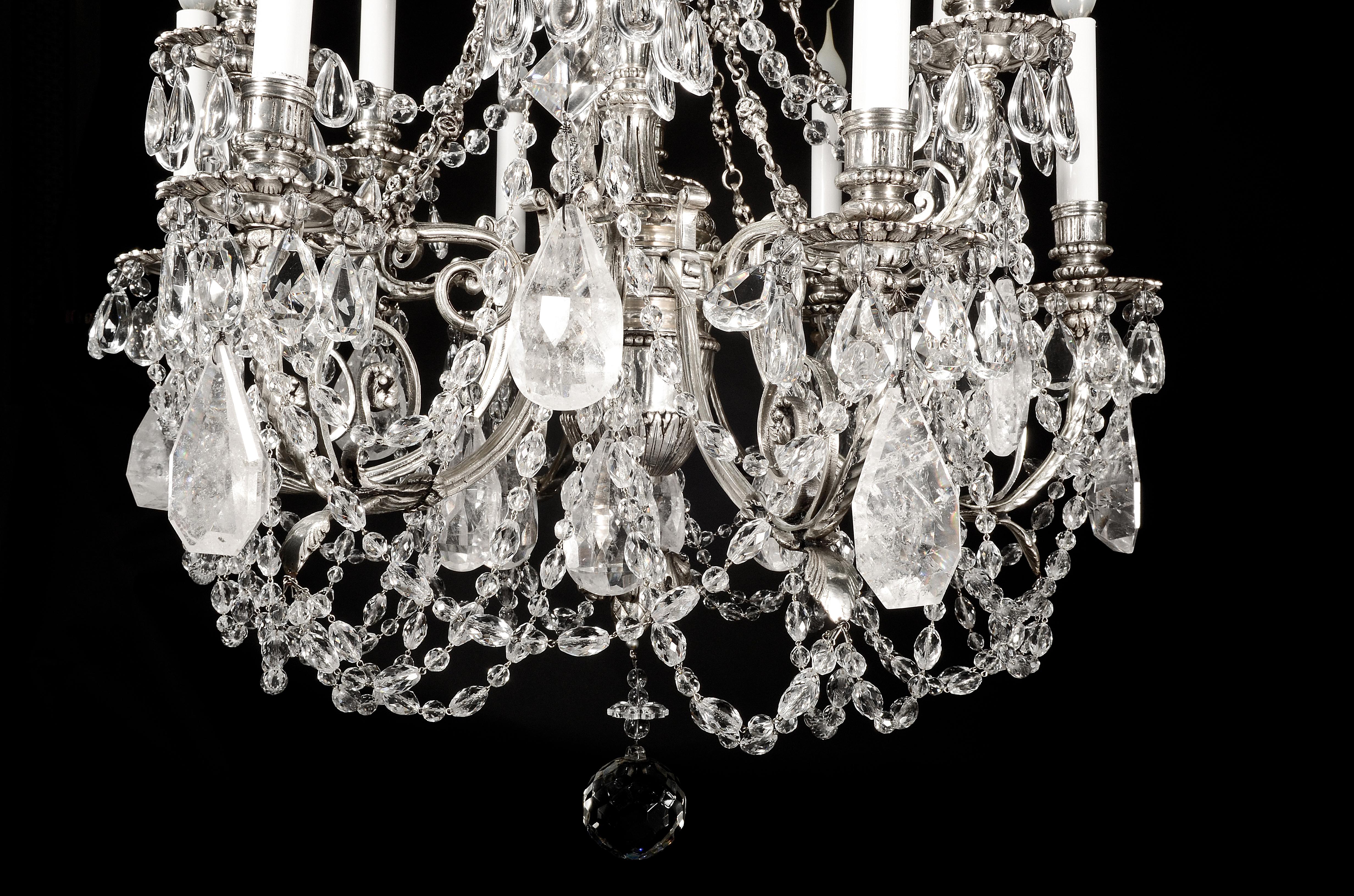 Lustre français de style Louis XVI en bronze argenté et cristal de roche Bon état - En vente à New York, NY