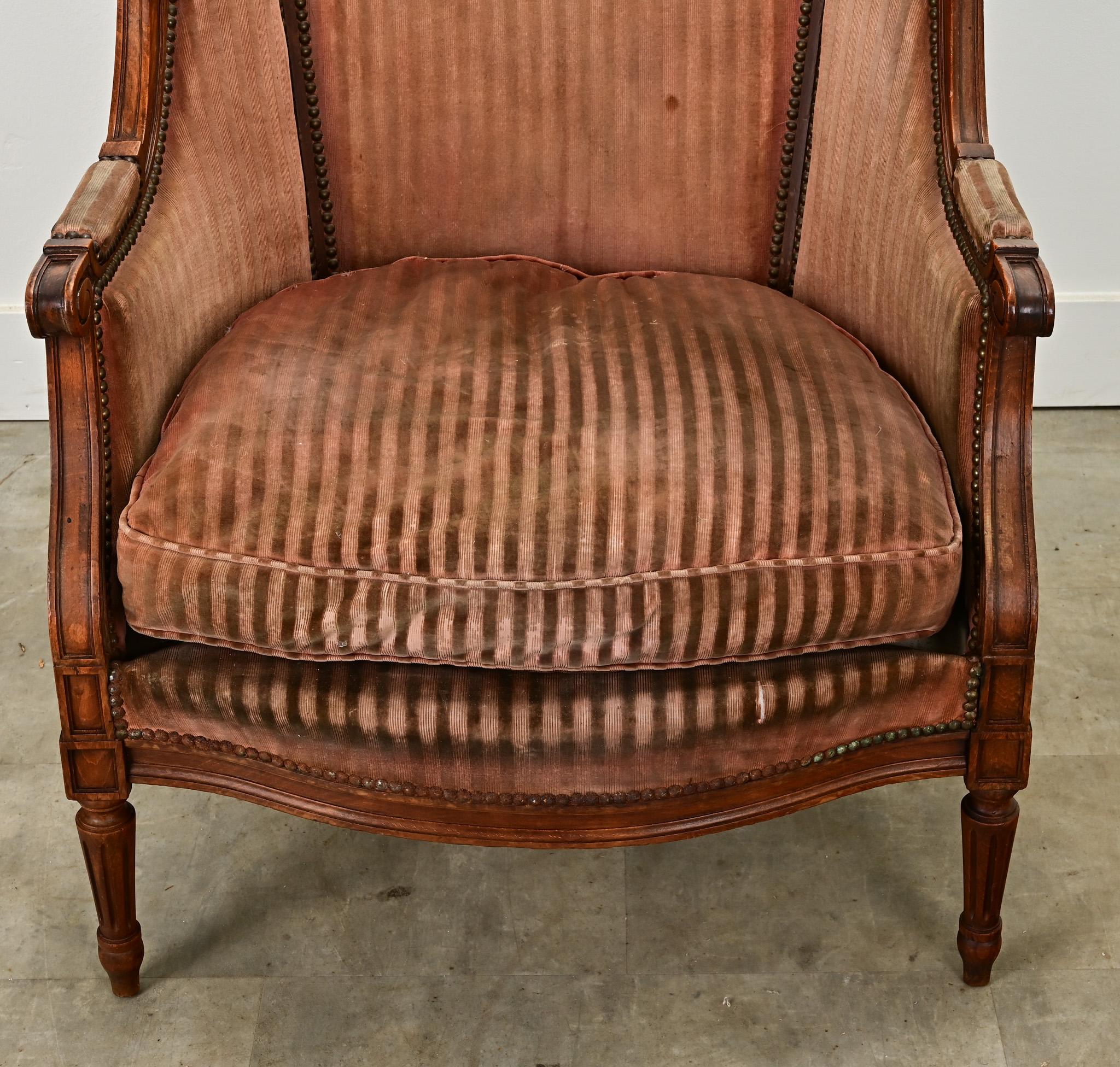 Bergère simple française de style Louis XVI Bon état - En vente à Baton Rouge, LA