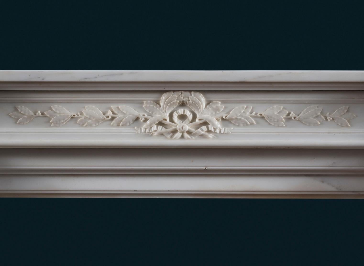 Französisch Louis XVI Stil Statuary Marmor Kamin Surround (Louis XVI.) im Angebot