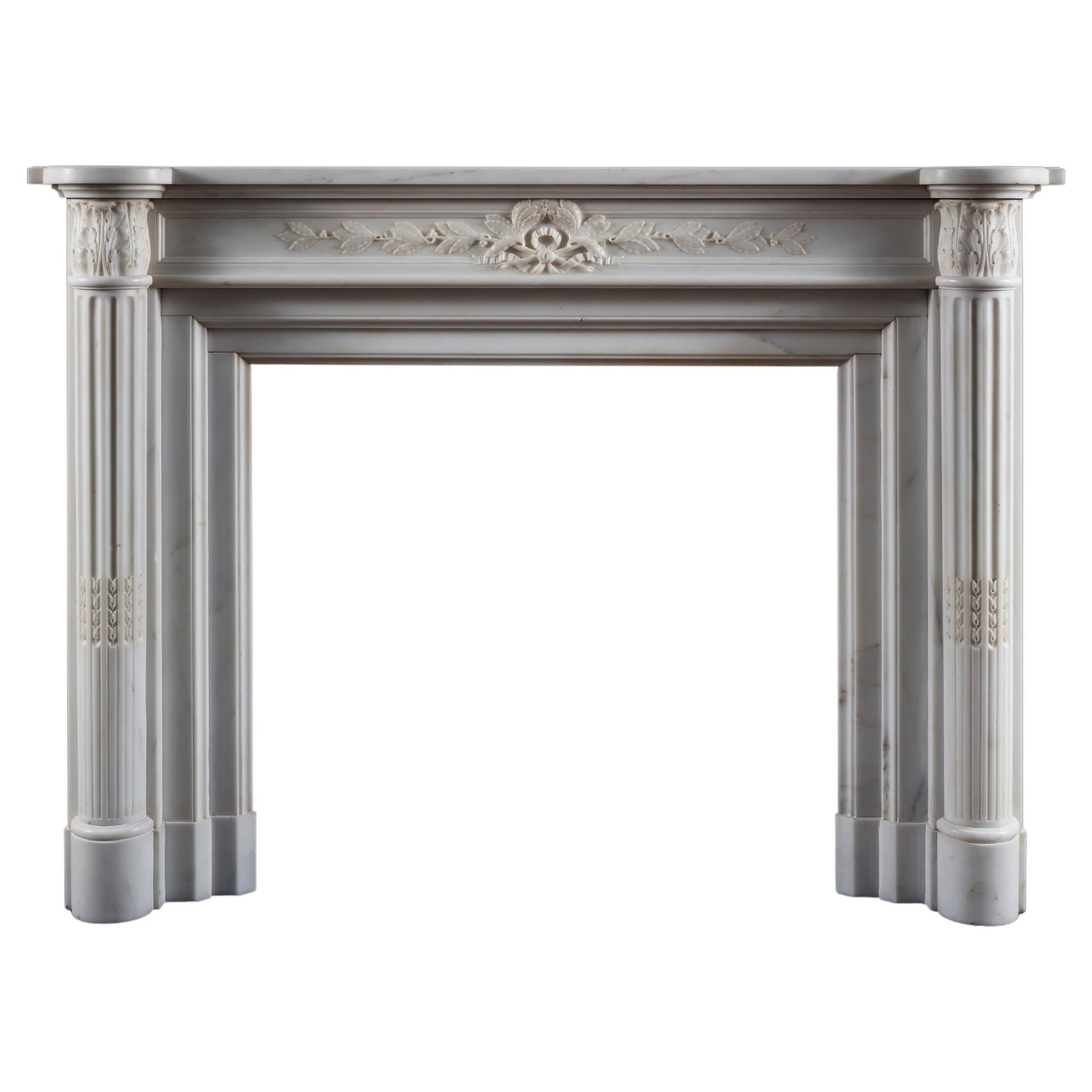 Marco de chimenea de mármol estatuario francés estilo Luis XVI