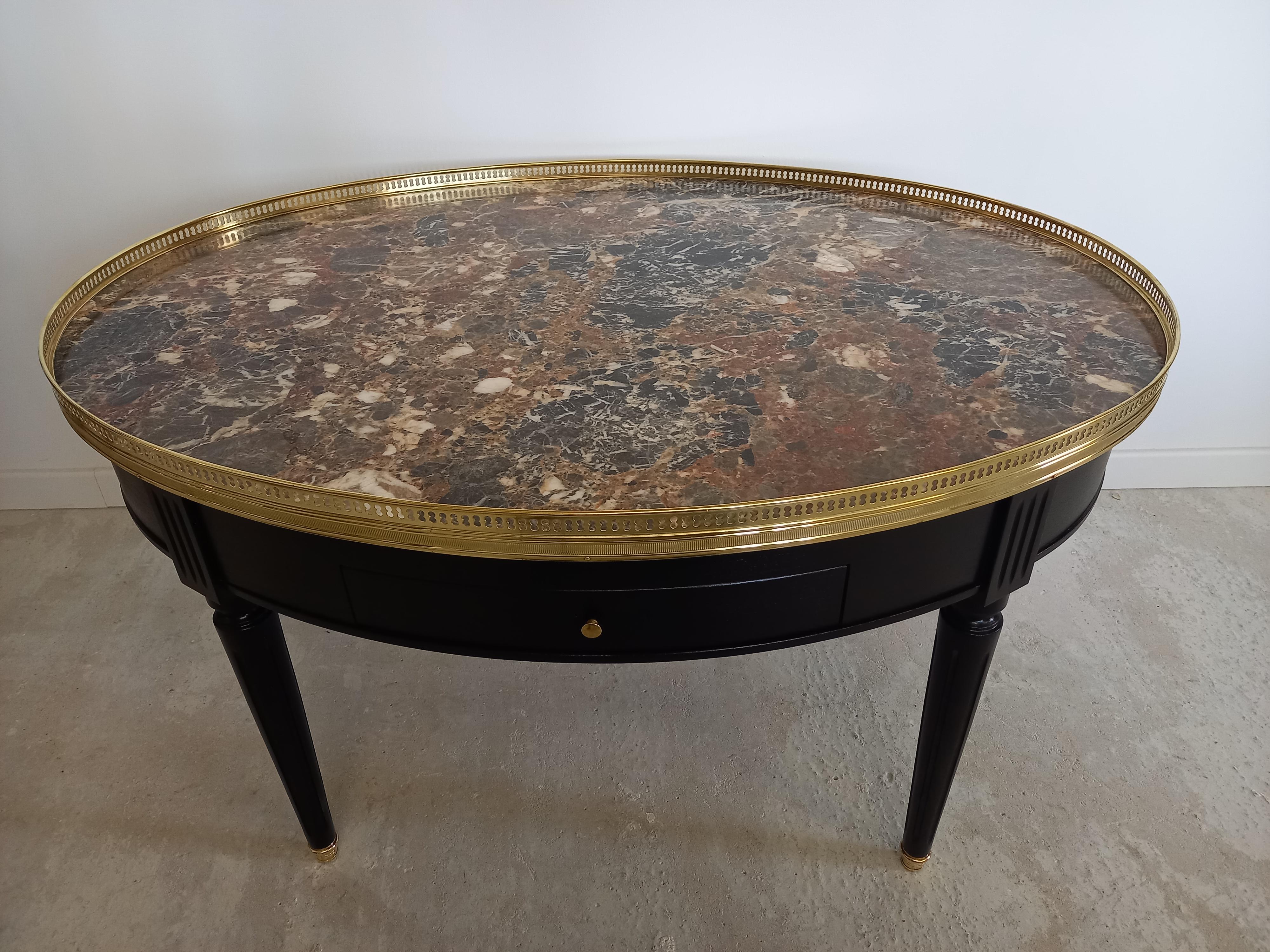 French Louis XVI Table, Marble, Bronze & Brass Details In Excellent Condition For Sale In Senonches, Centre-Val de Loire