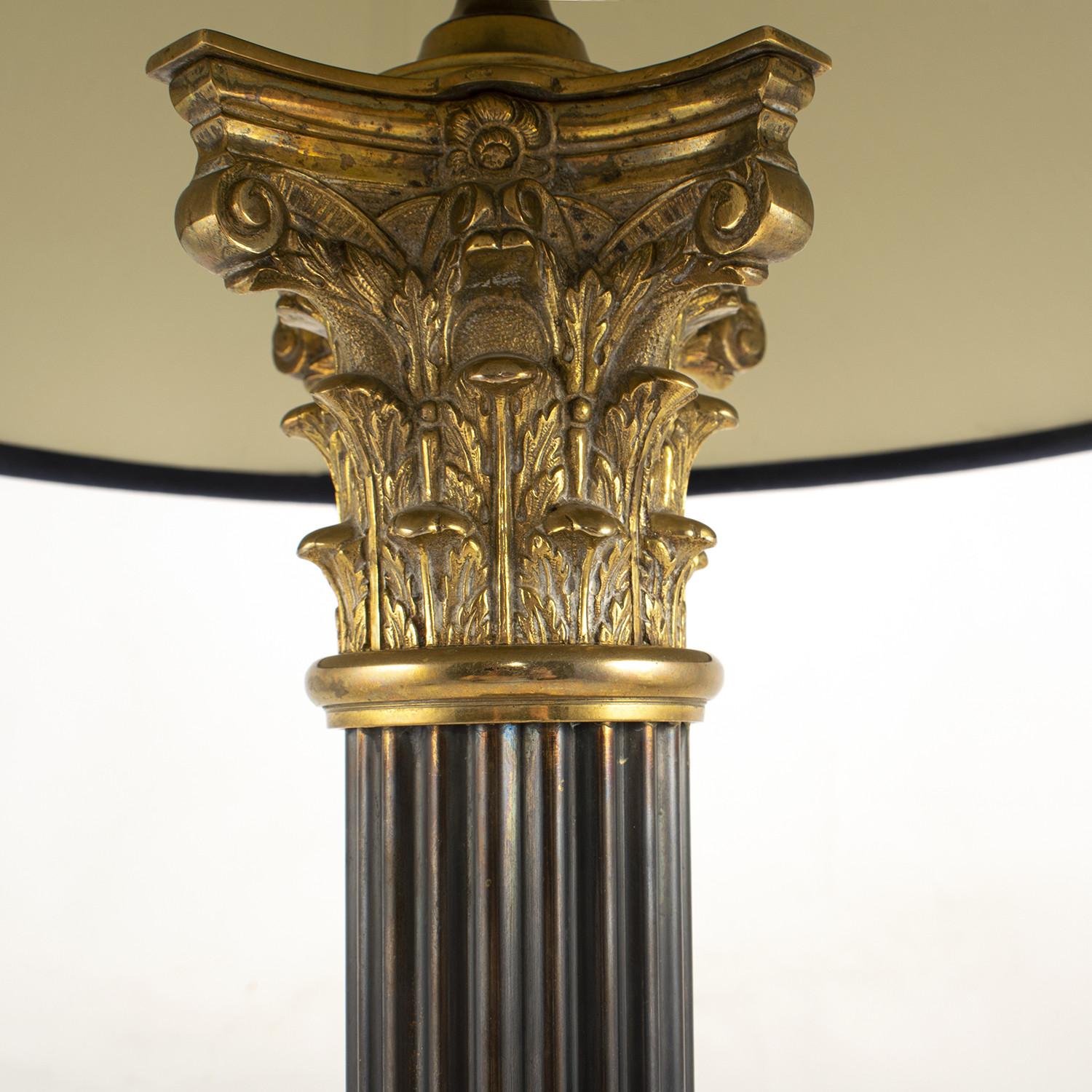 French table lamp I patinated and gilt bronze. Ormolu capitals above fluted stem, raised on stepped square base.
Louis XVI style, France 1860-1870 (Napoleon III).
Measures: Height to socket 62 cm. Height with shade 88 cm.
Price incl. shade