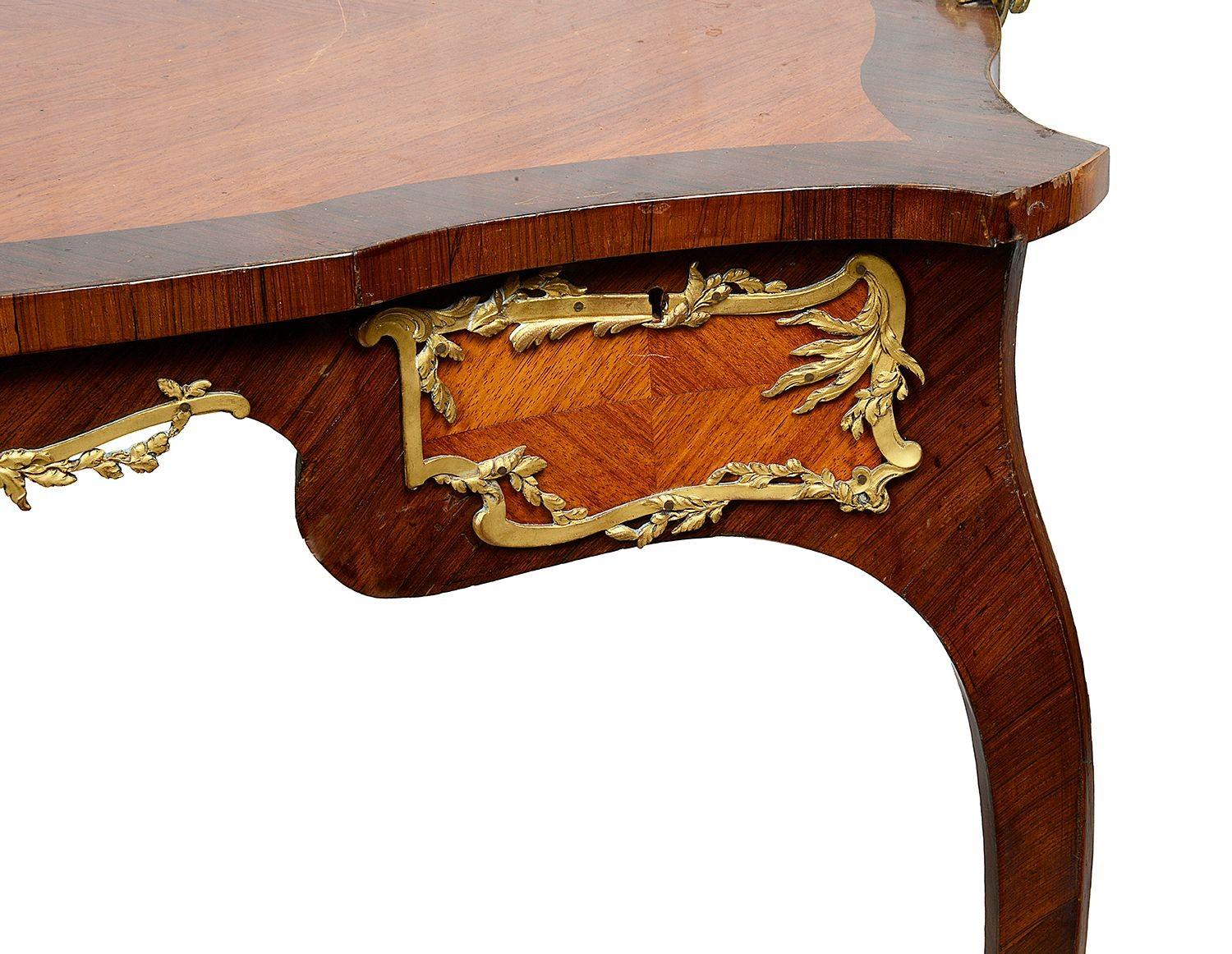 Louis XIV Table d'appoint de style Louis XVI, d'après Zwiener. en vente