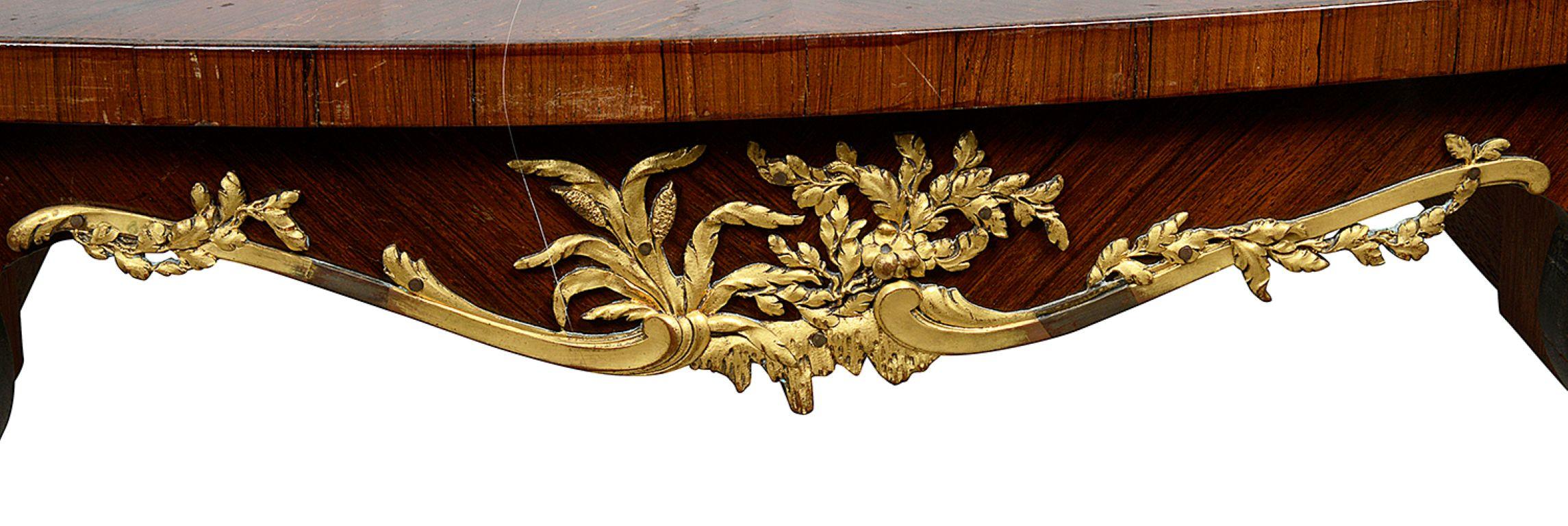 Français Table d'appoint de style Louis XVI, d'après Zwiener. en vente