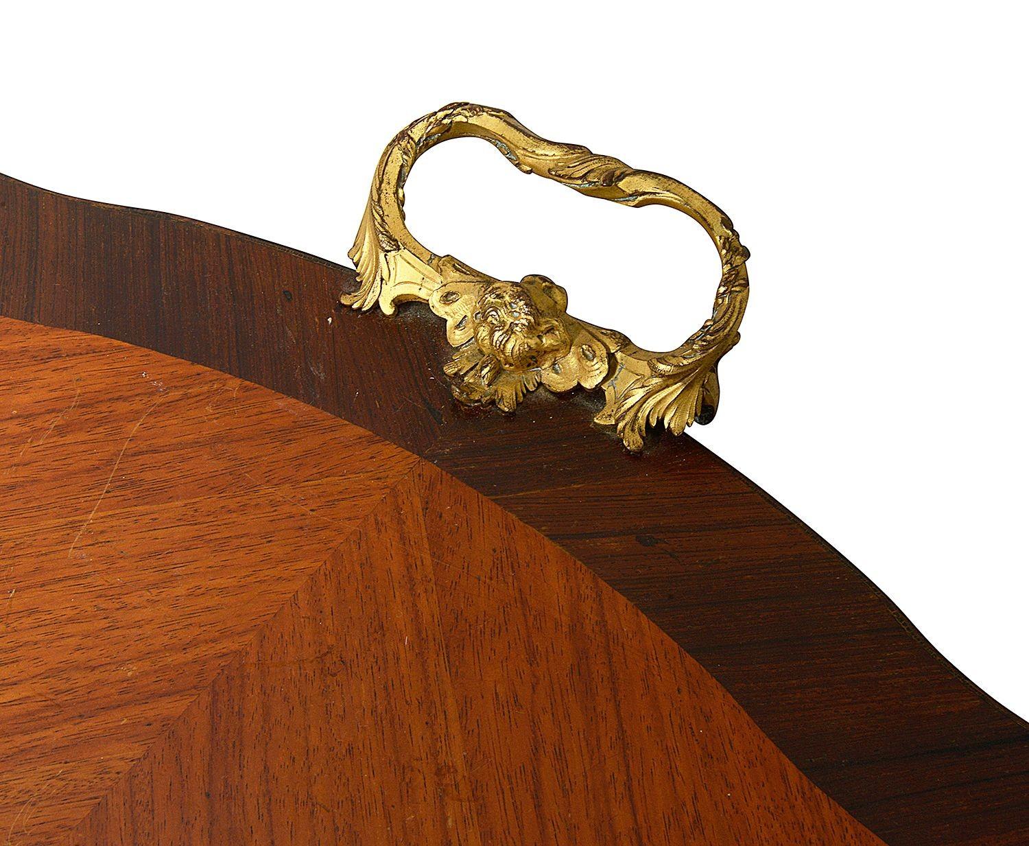 Table d'appoint de style Louis XVI, d'après Zwiener. Bon état - En vente à Brighton, Sussex