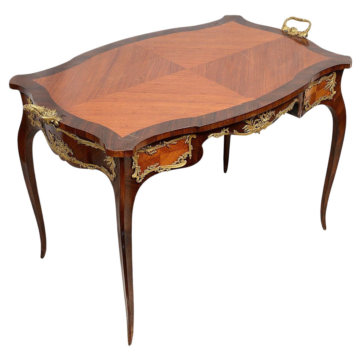 Table d'appoint de style Louis XVI, d'après Zwiener. en vente