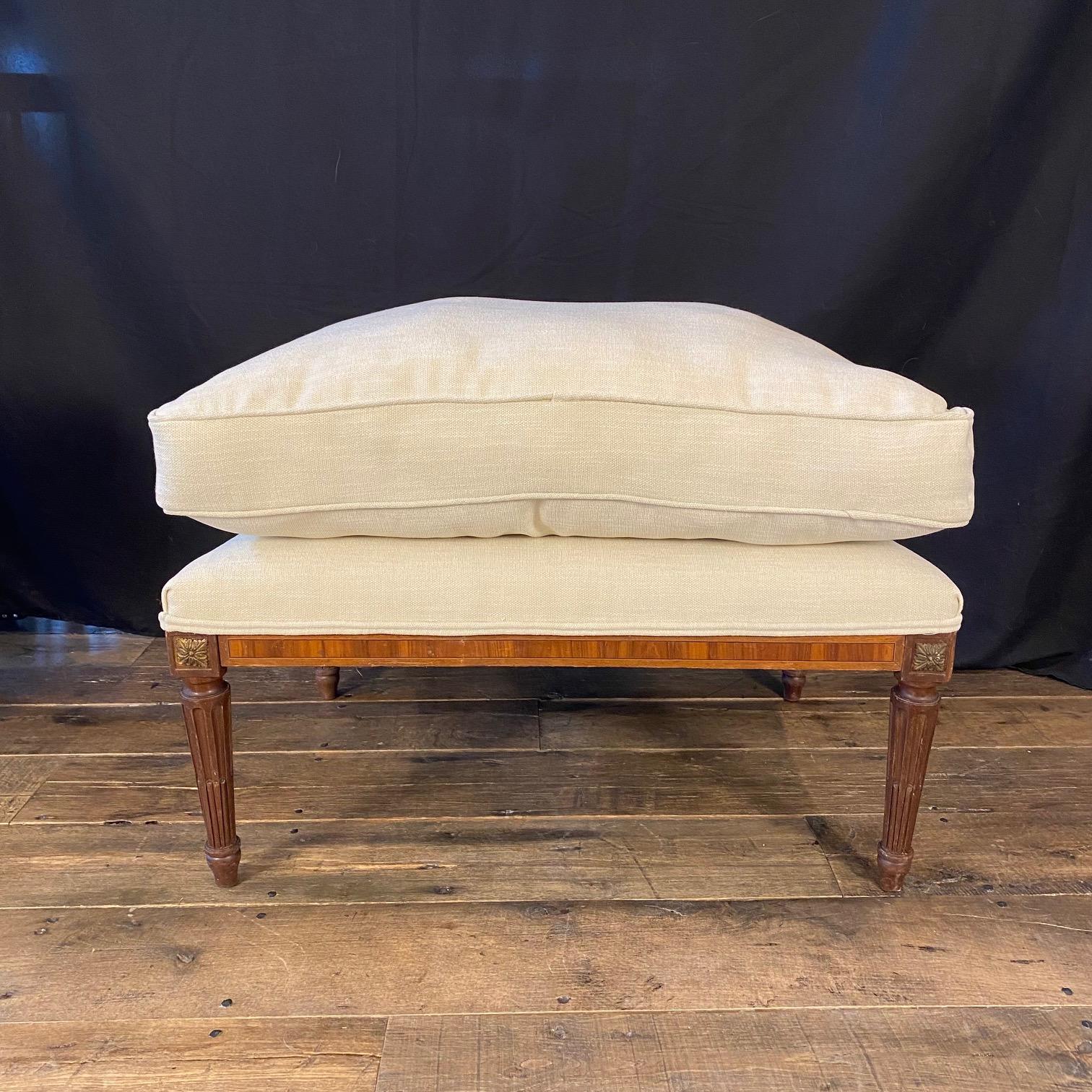 Ensemble deux pièces de style Louis XVI, chaise et pouf Bergere Duchesse Brisee en vente 9