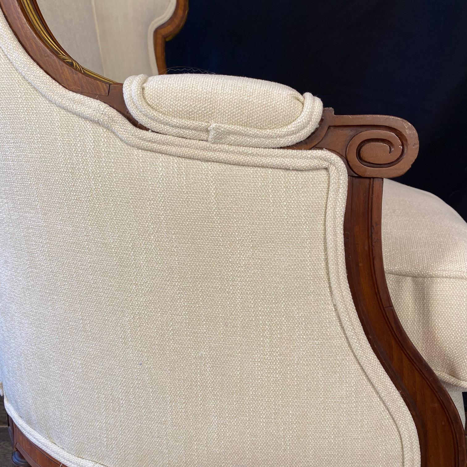Ensemble deux pièces de style Louis XVI, chaise et pouf Bergere Duchesse Brisee Bon état - En vente à Hopewell, NJ