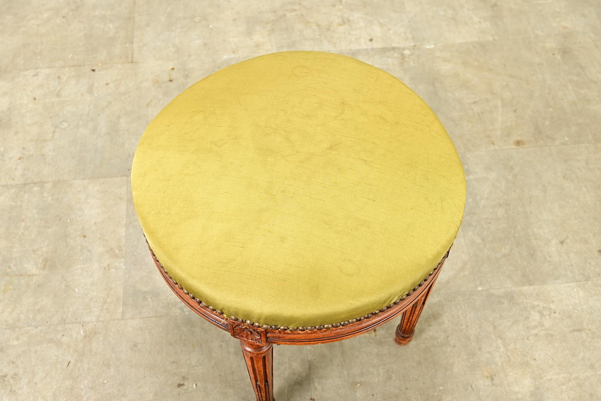 French Louis XVI Style Upholstered Stool In Good Condition For Sale In Baton Rouge, LA