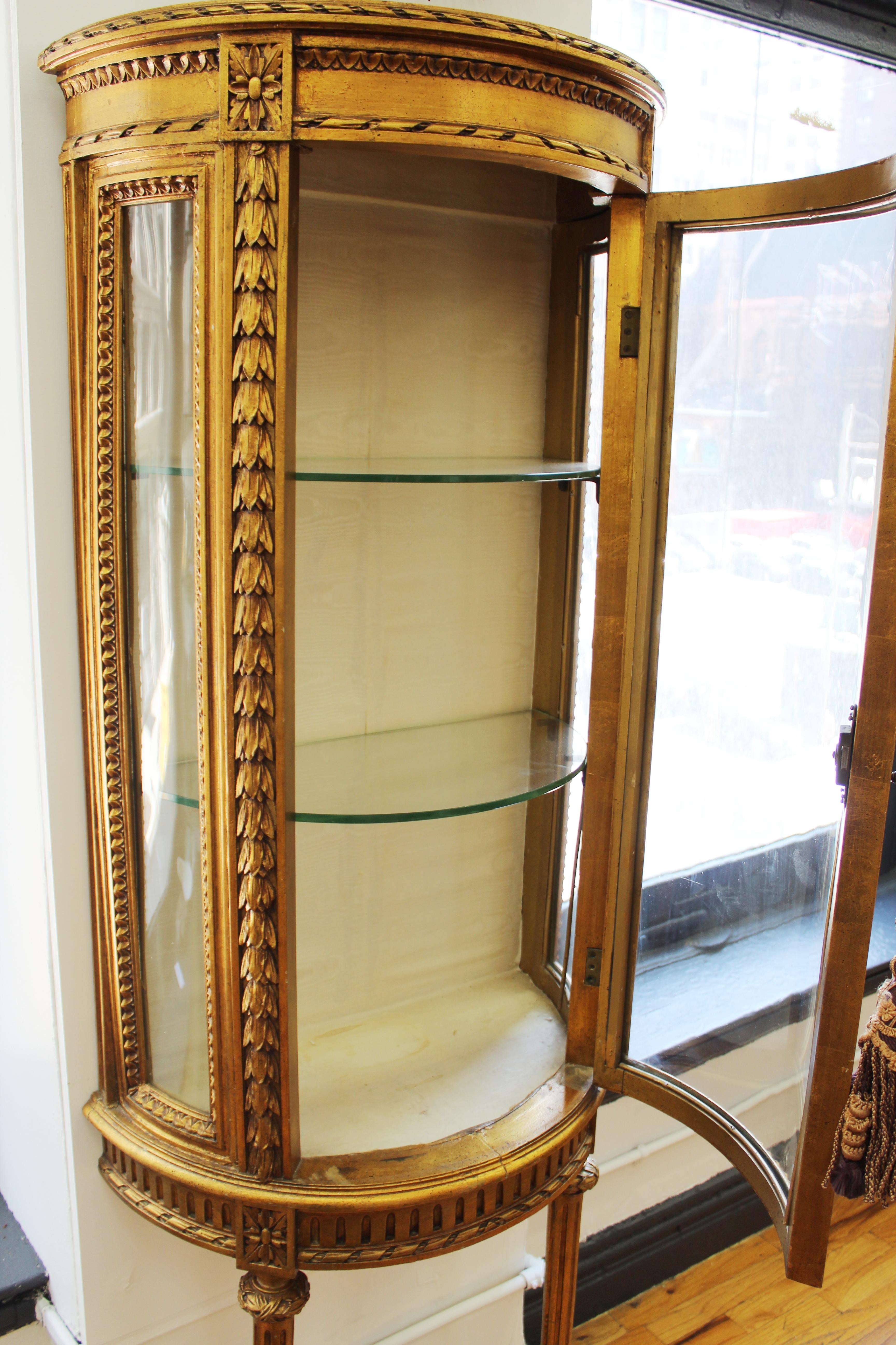 French Louis XVI Style Wall-Mounted Carved Giltwood Vitrine Display Cabinet 4