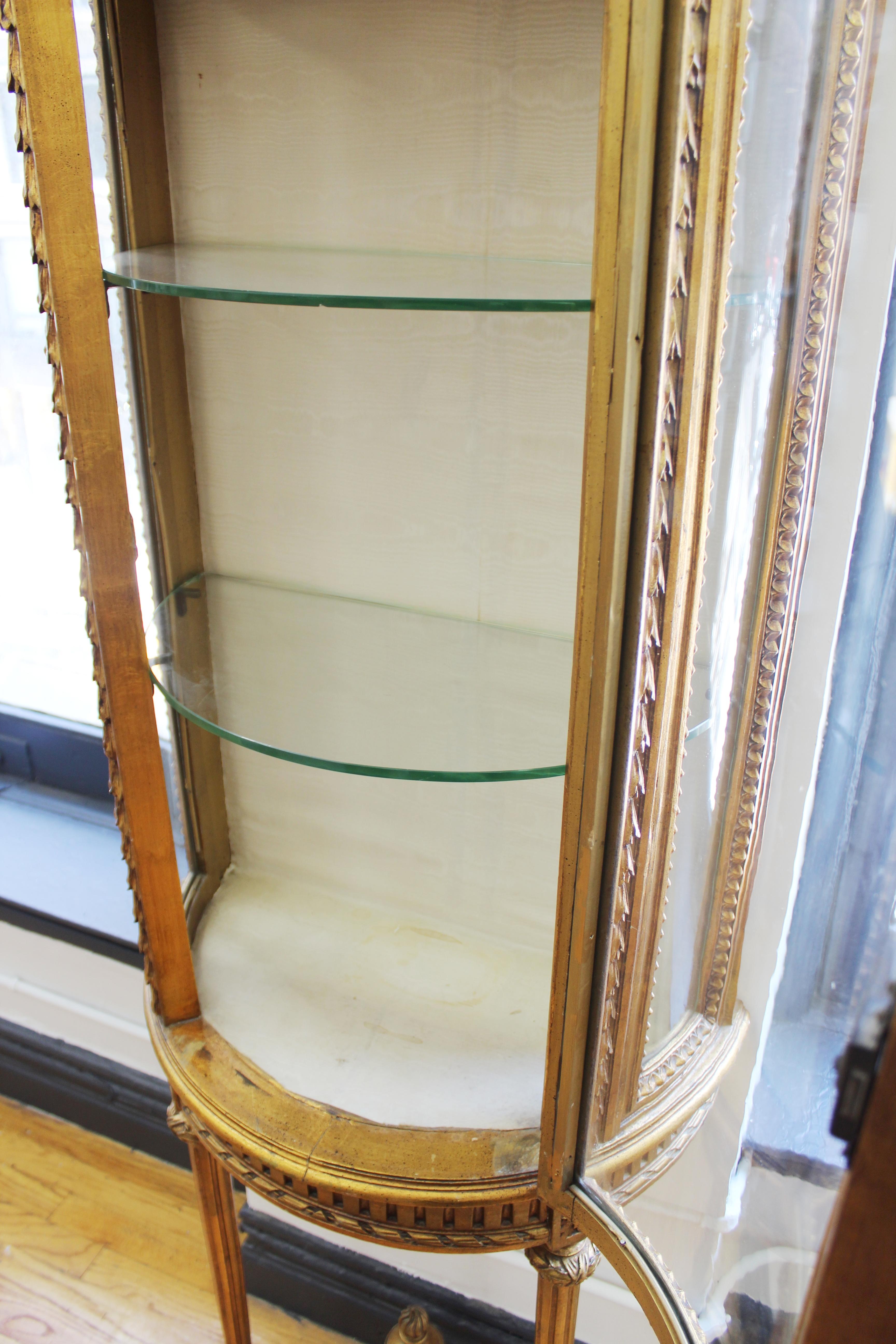 French Louis XVI Style Wall-Mounted Carved Giltwood Vitrine Display Cabinet 5
